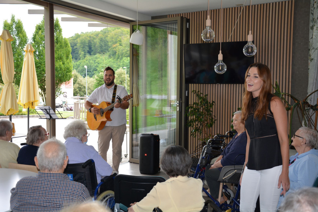 S svojim nastopom sta nas počastila Ana Ferme in David Bevc