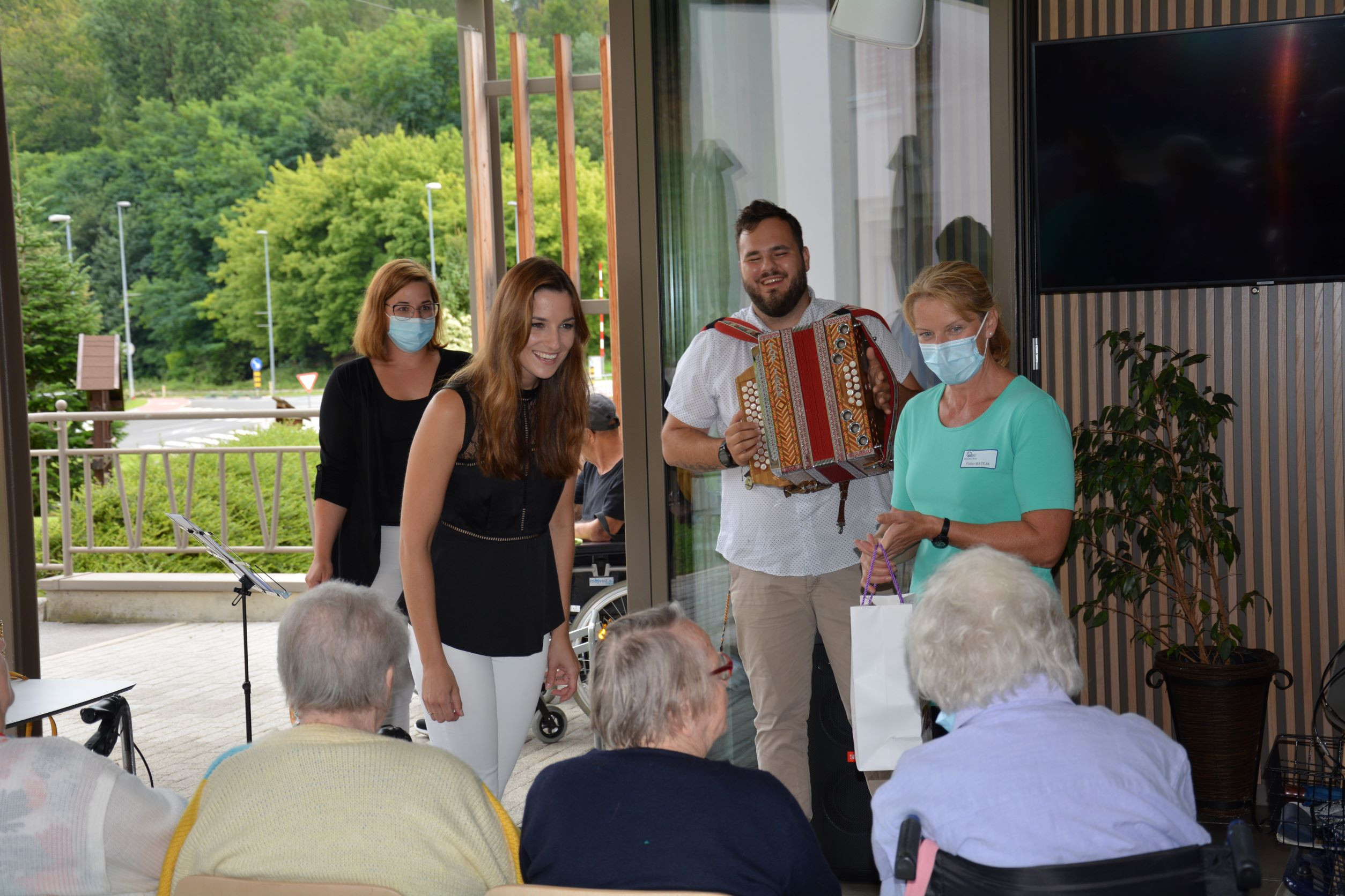 S svojim nastopom sta nas počastila Ana Ferme in David Bevc