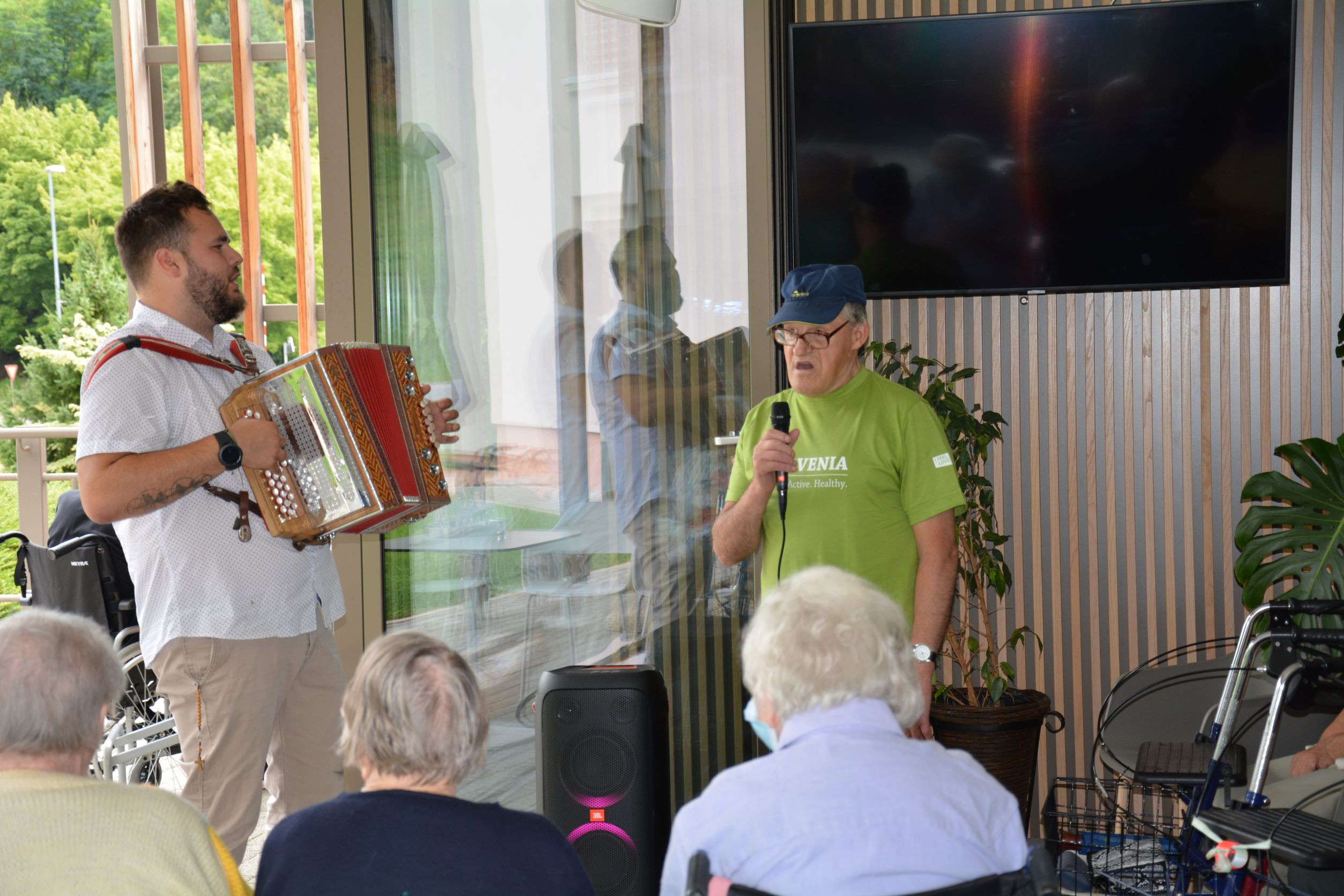 S svojim nastopom sta nas počastila Ana Ferme in David Bevc
