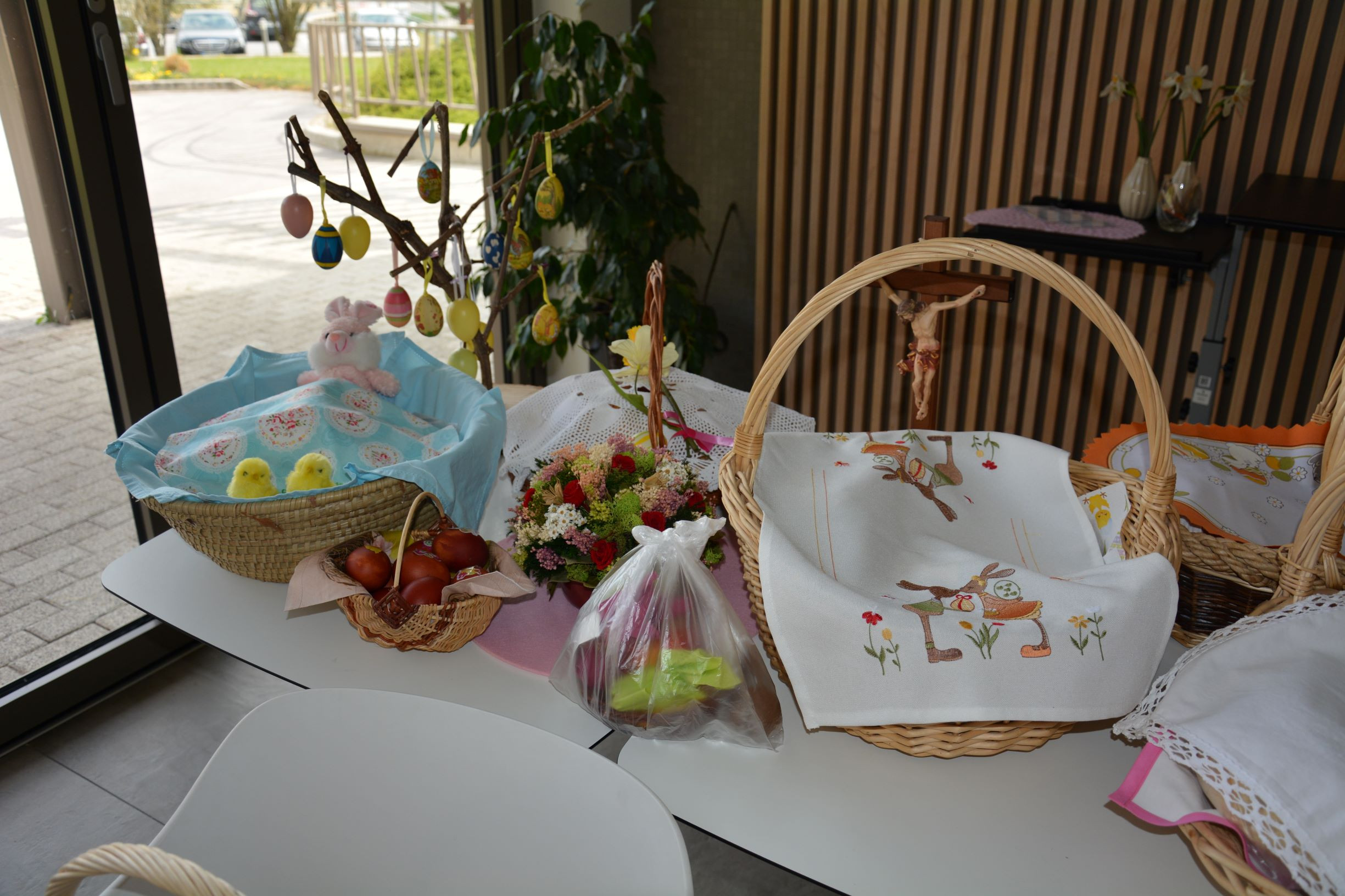 Sedem Pegazovih družin ob velikonočnih dobrotah