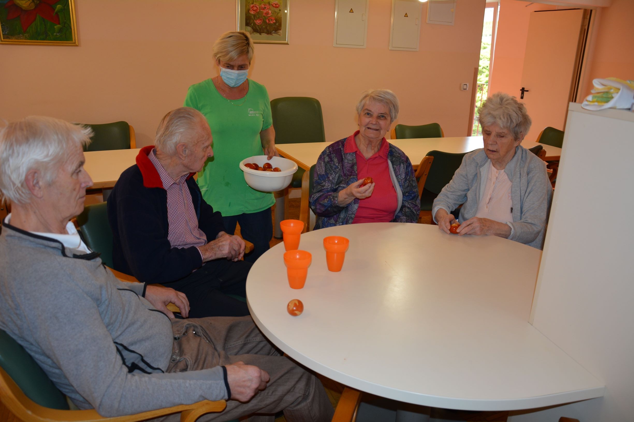 Sedem Pegazovih družin ob velikonočnih dobrotah