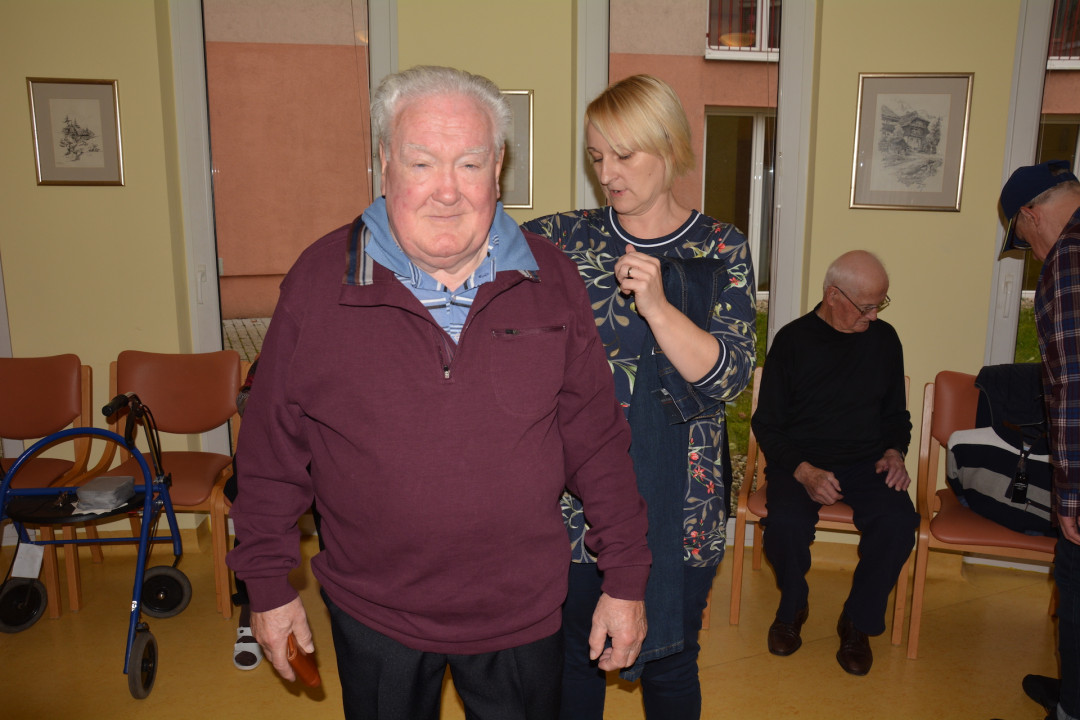 Senior modna revija in trgovina v Pegazovem domu