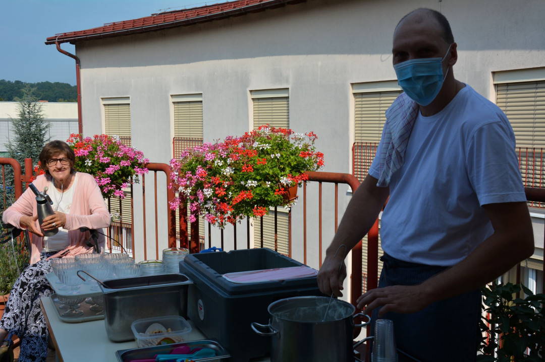 Sladoledni dan na terasi