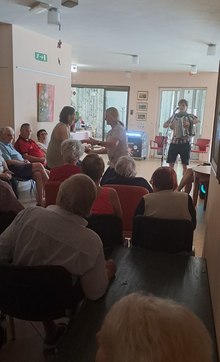 Slikarska razstava Jožice in Damjane Trobec