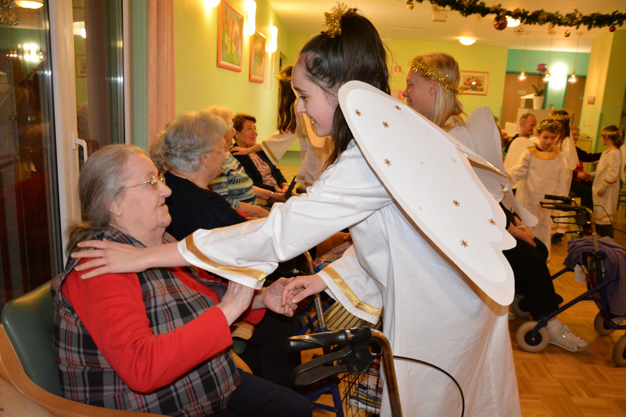 Spet je k nam Miklavž prišel