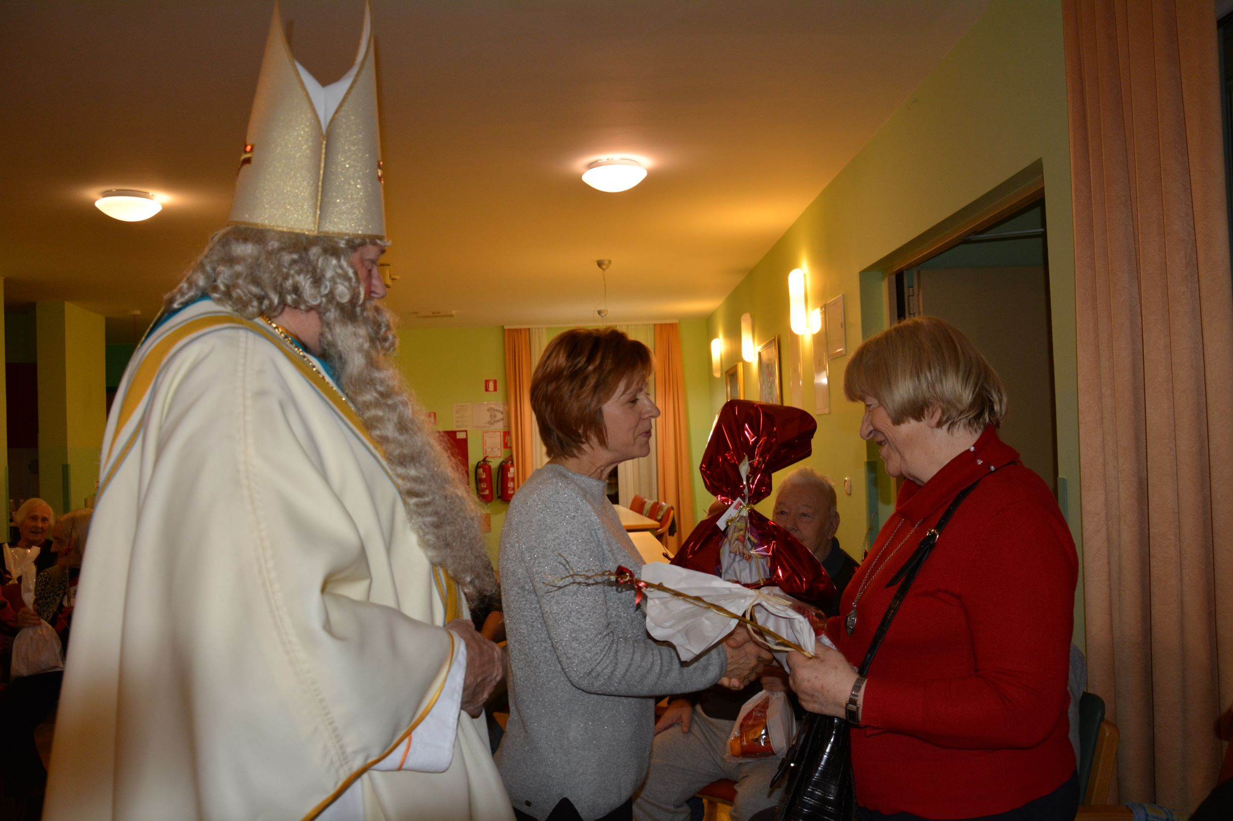 Spet je k nam Miklavž prišel