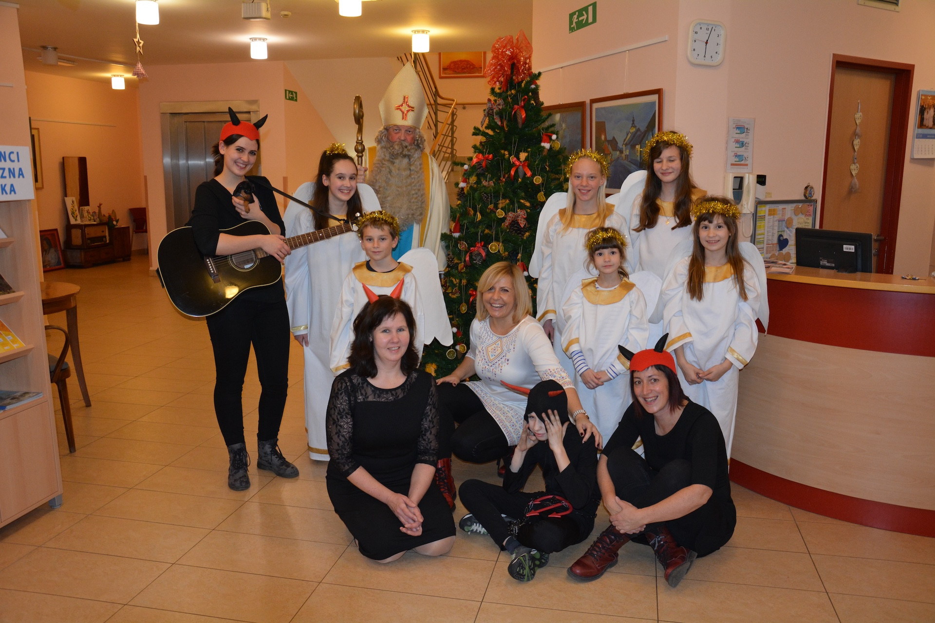 Spet je k nam Miklavž prišel