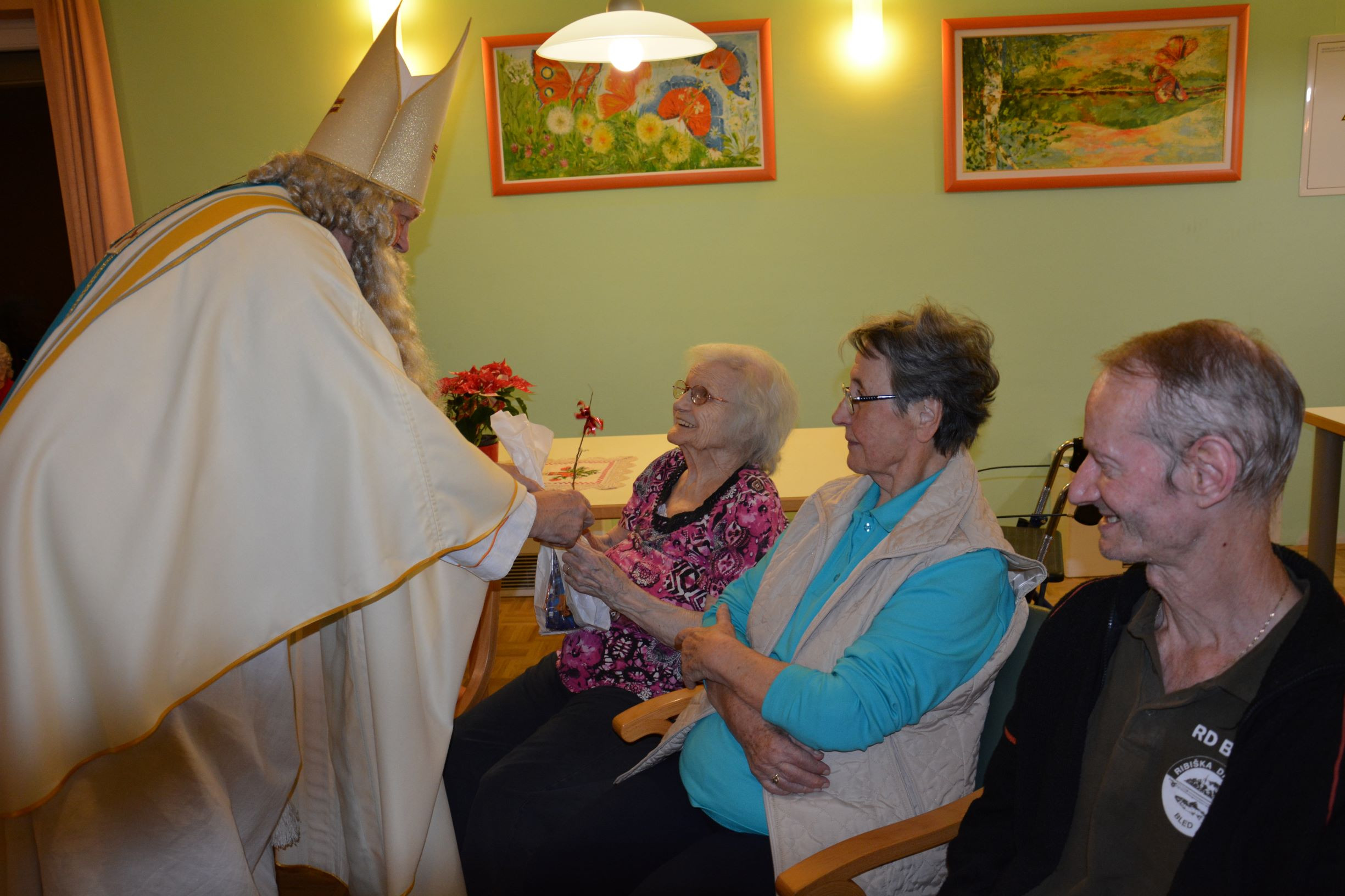 Spet je k nam Miklavž prišel