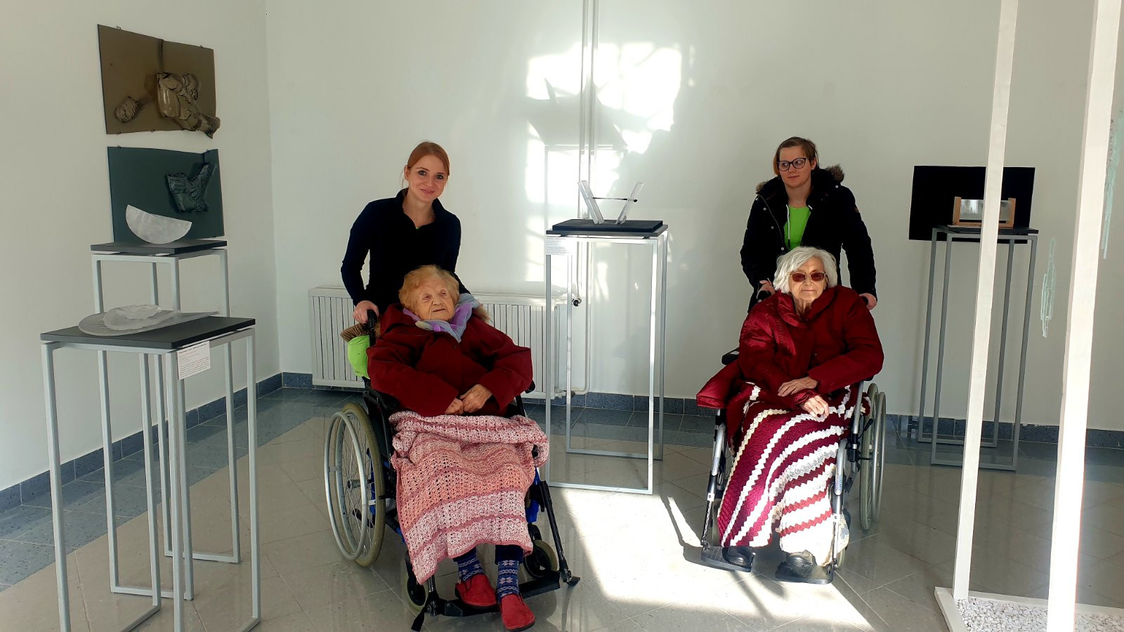 Sprehod do Anine galerije