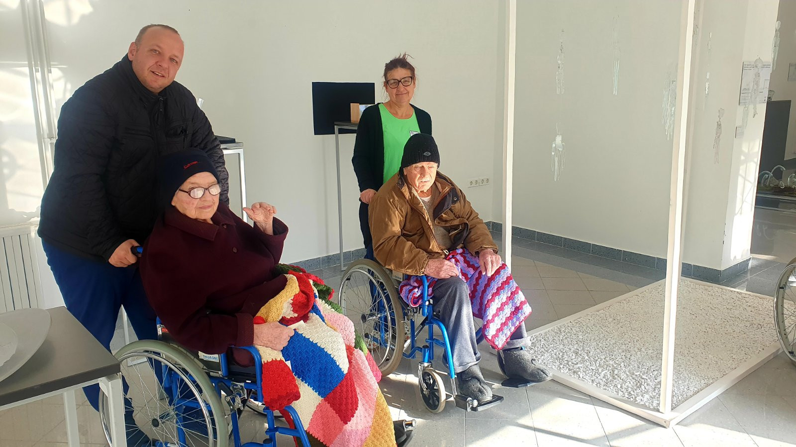 Sprehod do Anine galerije