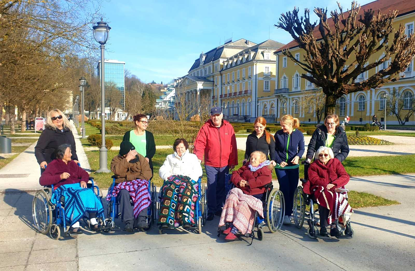 Sprehod do Anine galerije