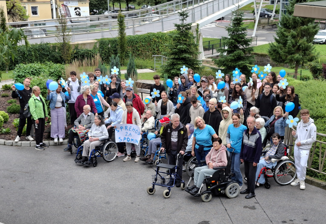 SPREHOD ZA SPOMIN OB DNEVU ALZHEIMERJEVE BOLEZNI