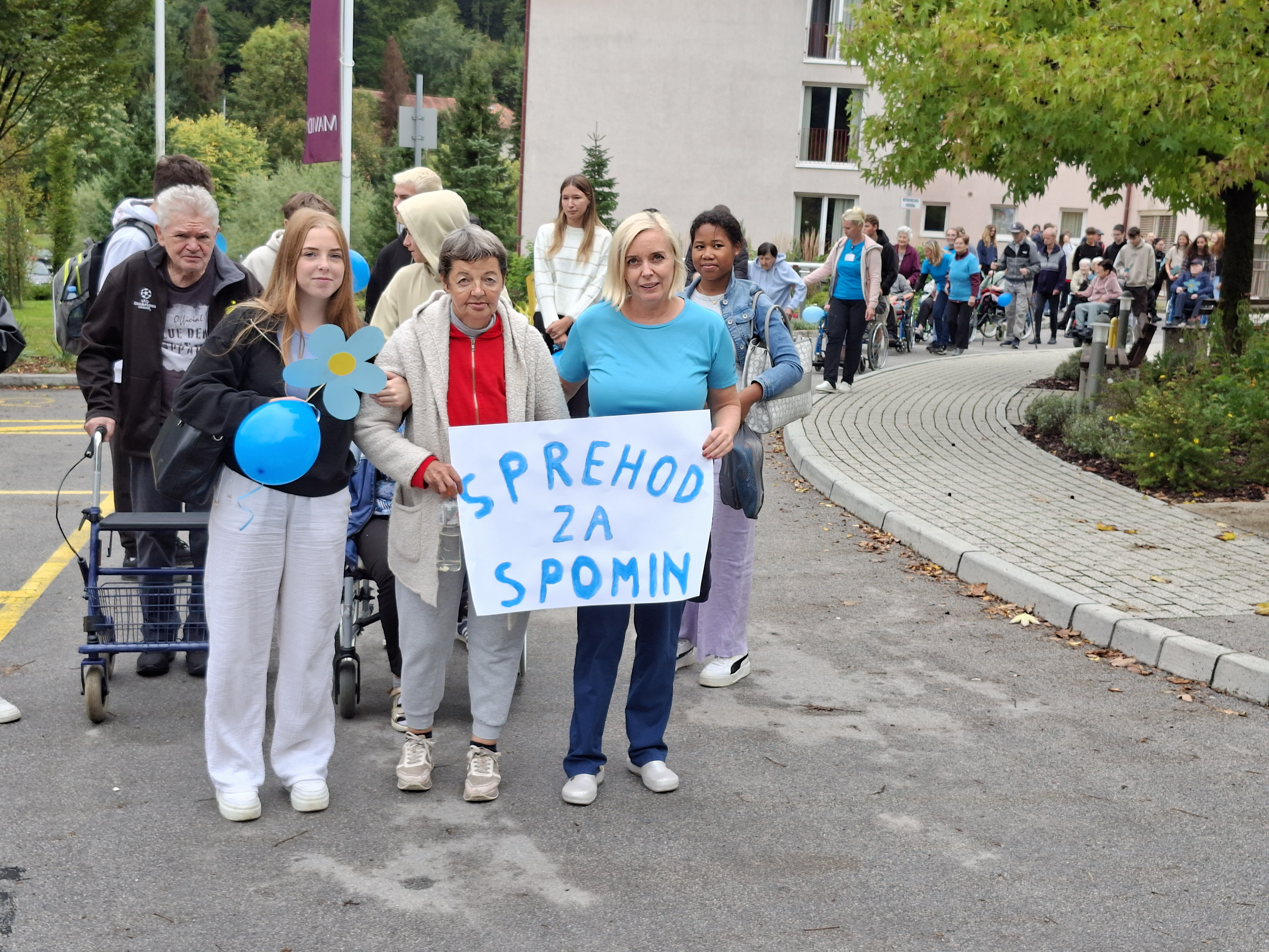 SPREHOD ZA SPOMIN OB DNEVU ALZHEIMERJEVE BOLEZNI