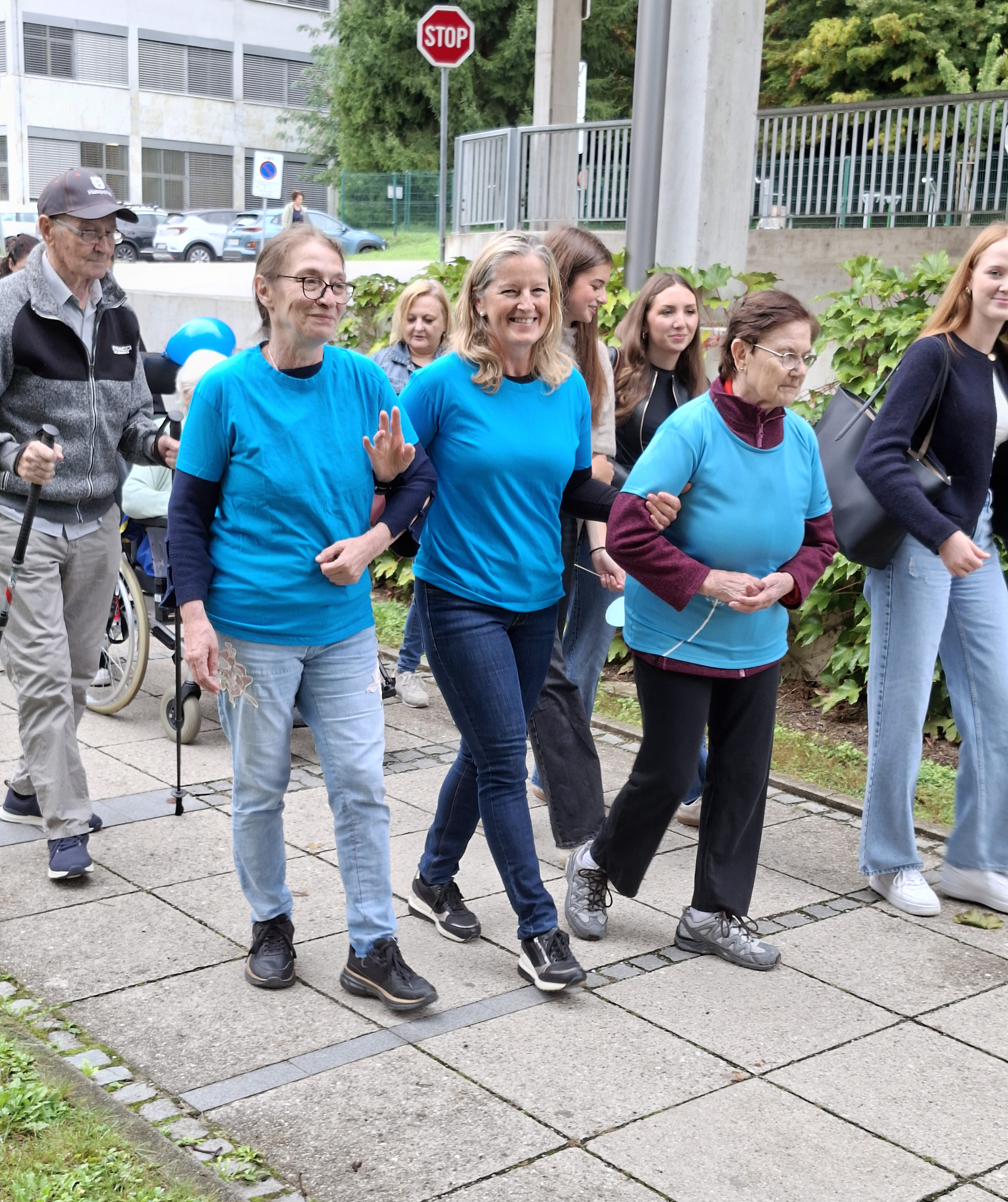 SPREHOD ZA SPOMIN OB DNEVU ALZHEIMERJEVE BOLEZNI