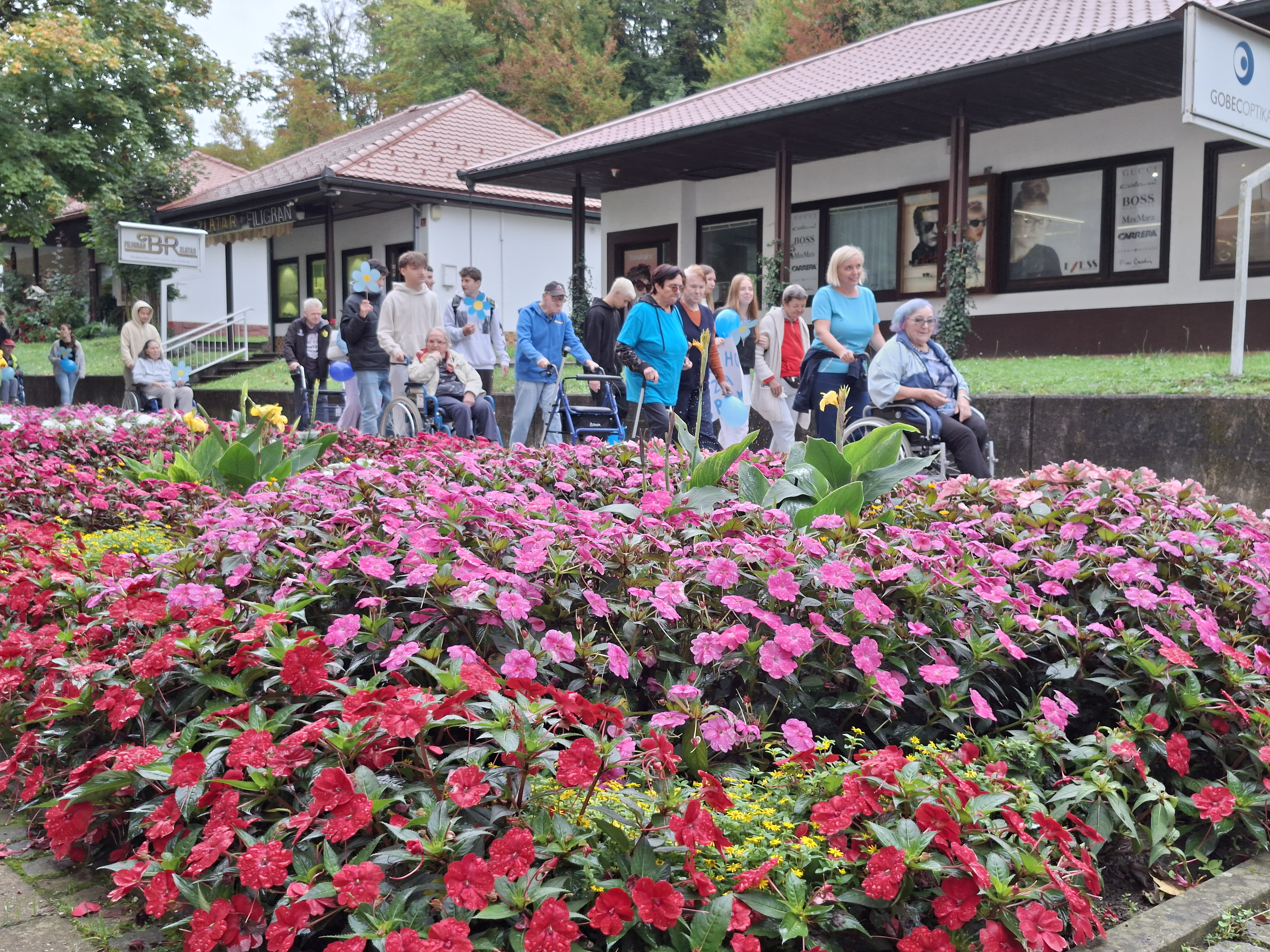 SPREHOD ZA SPOMIN OB DNEVU ALZHEIMERJEVE BOLEZNI