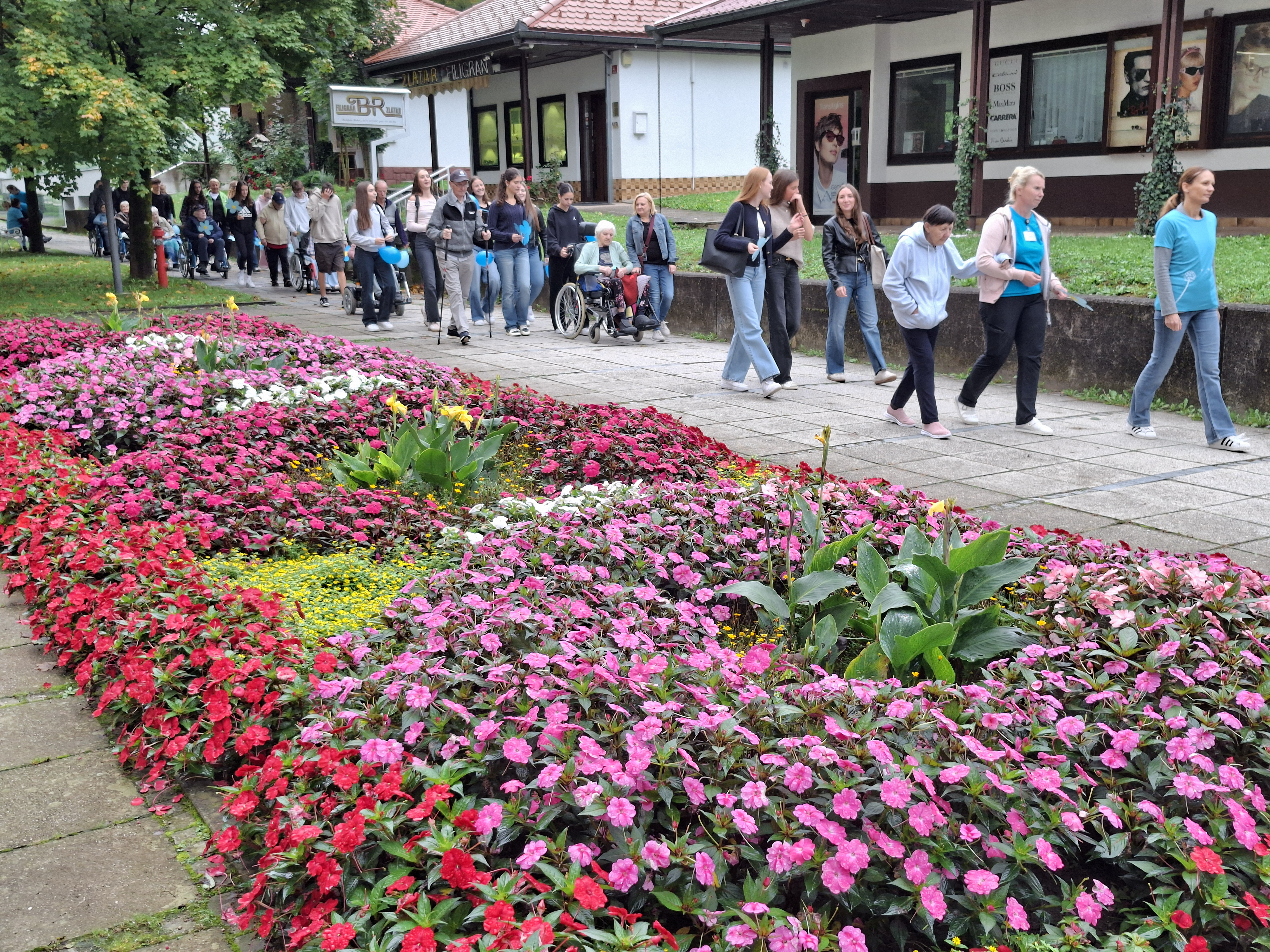 SPREHOD ZA SPOMIN OB DNEVU ALZHEIMERJEVE BOLEZNI