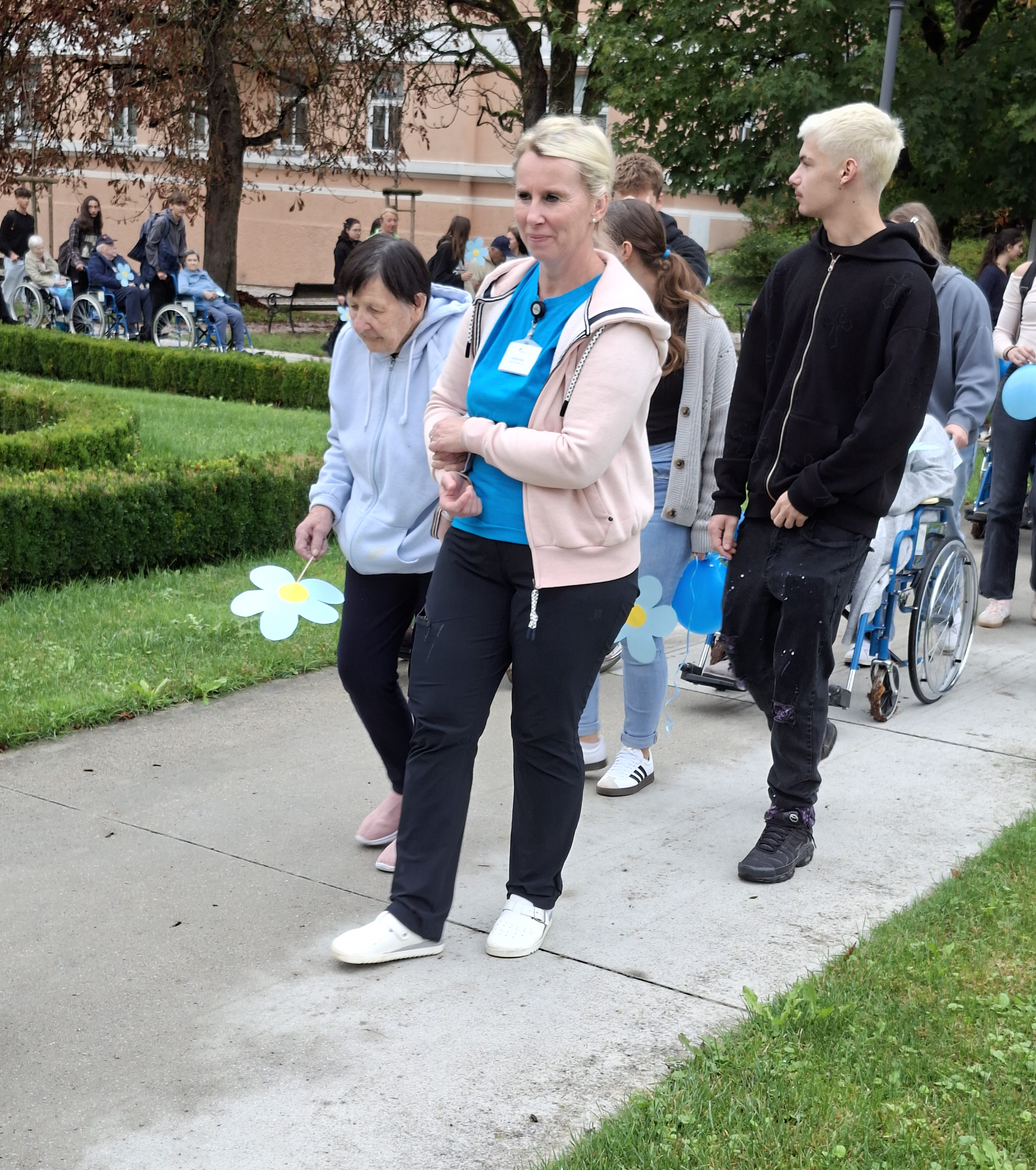 SPREHOD ZA SPOMIN OB DNEVU ALZHEIMERJEVE BOLEZNI