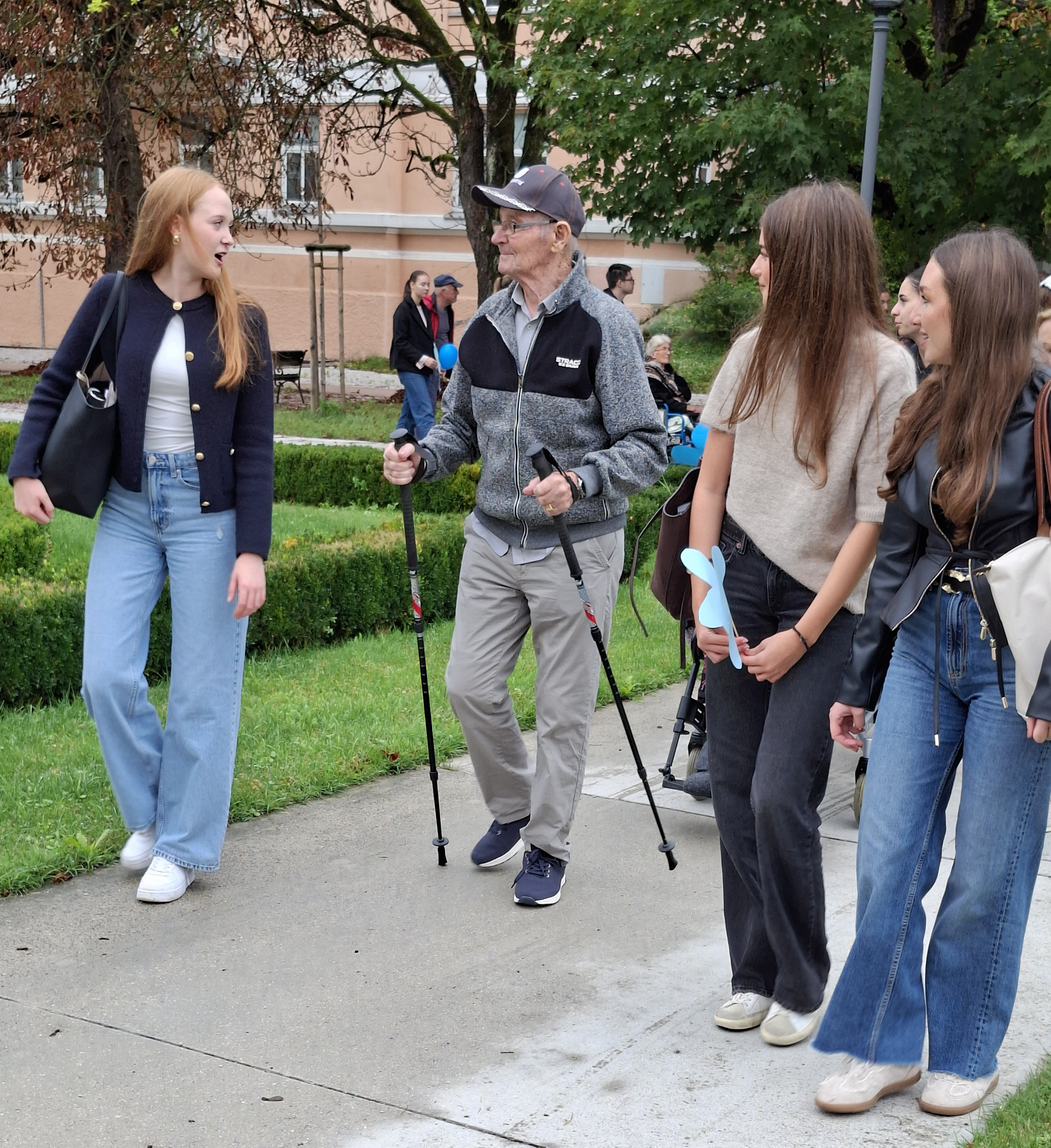 SPREHOD ZA SPOMIN OB DNEVU ALZHEIMERJEVE BOLEZNI