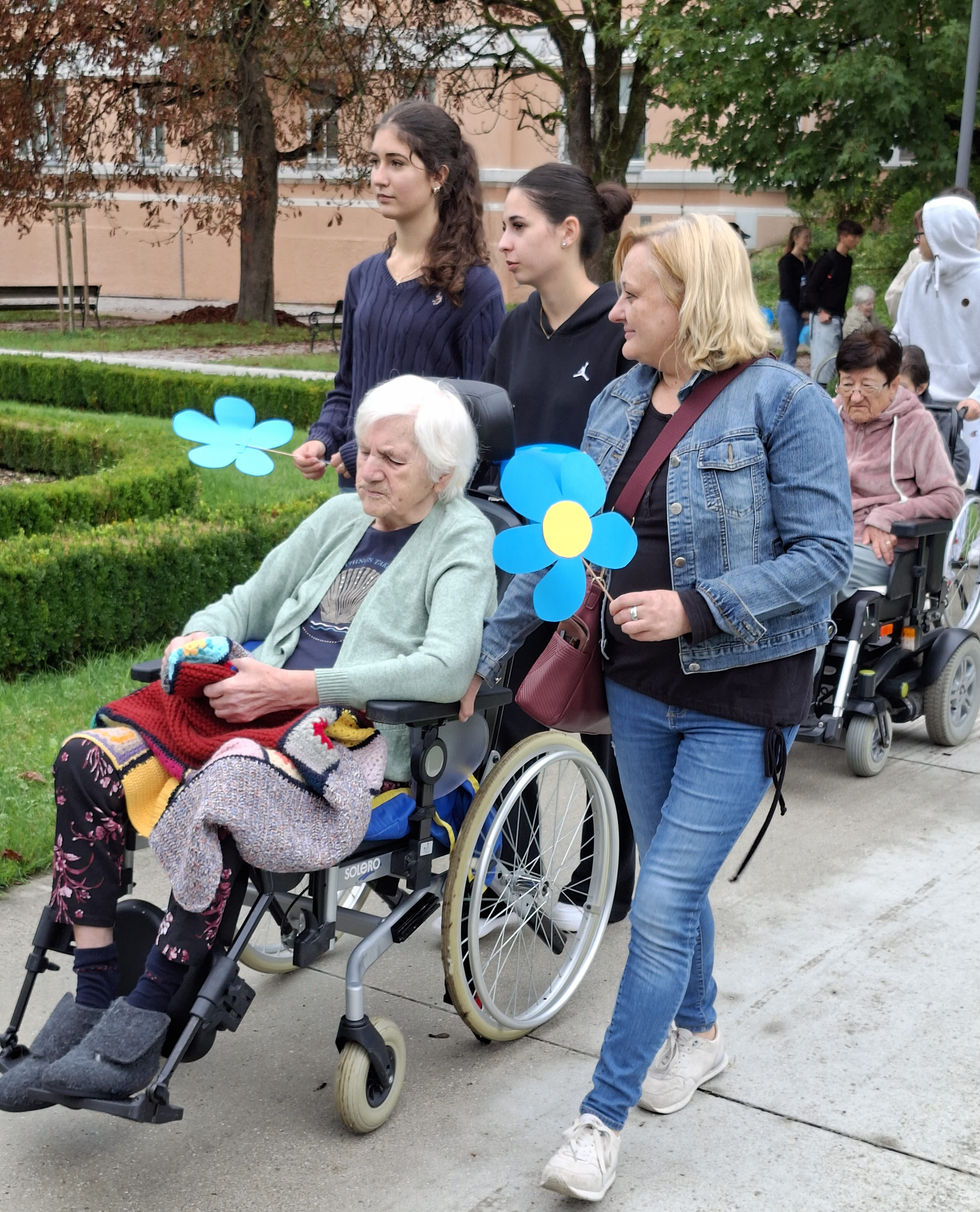 SPREHOD ZA SPOMIN OB DNEVU ALZHEIMERJEVE BOLEZNI