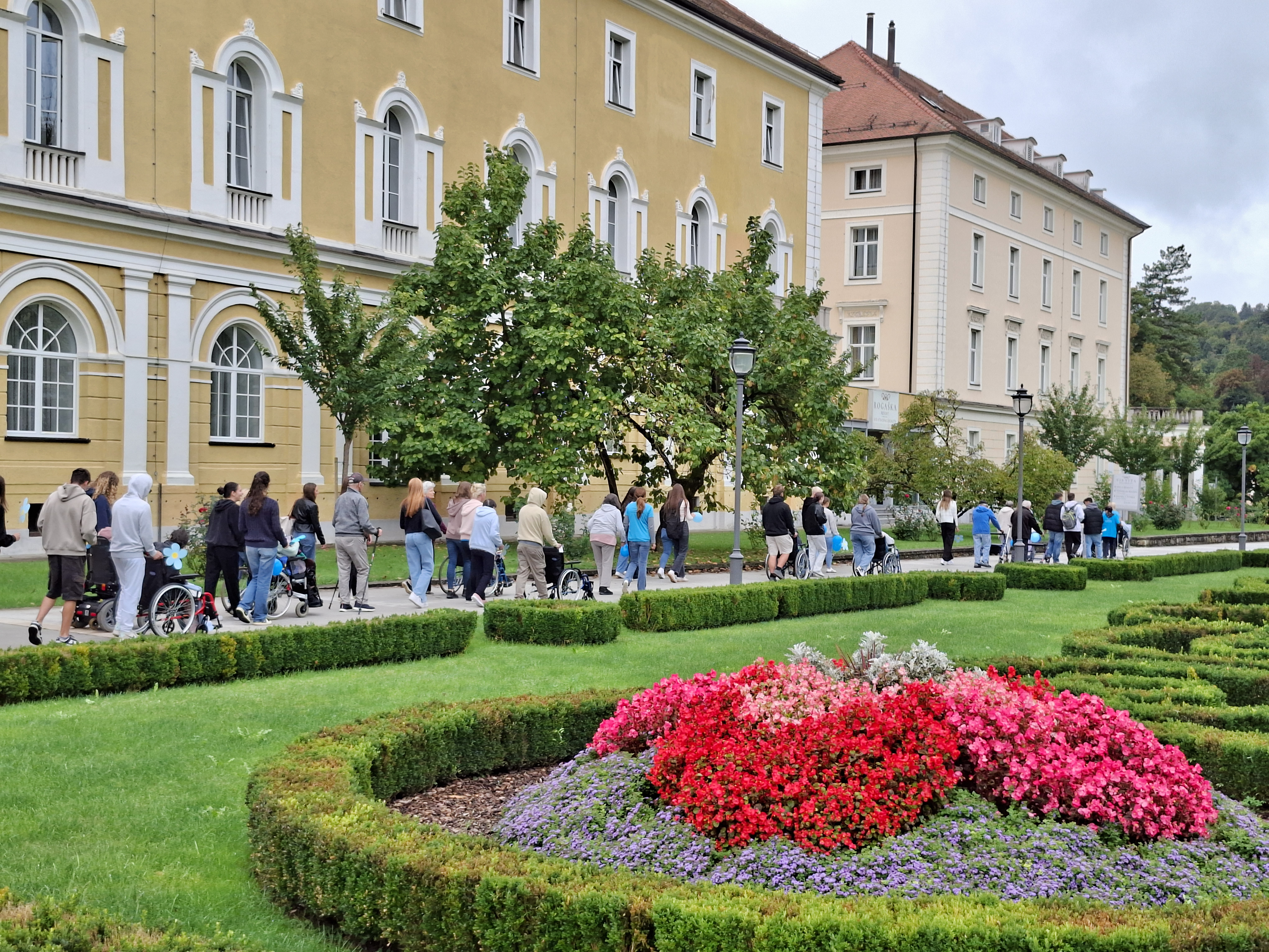 SPREHOD ZA SPOMIN OB DNEVU ALZHEIMERJEVE BOLEZNI