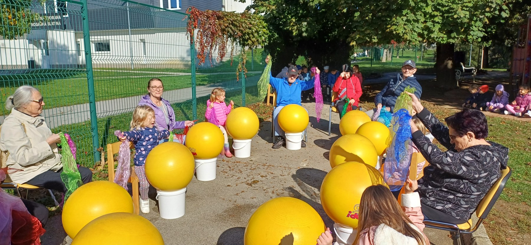 Srečanje polno smeha in ustvarjalnosti