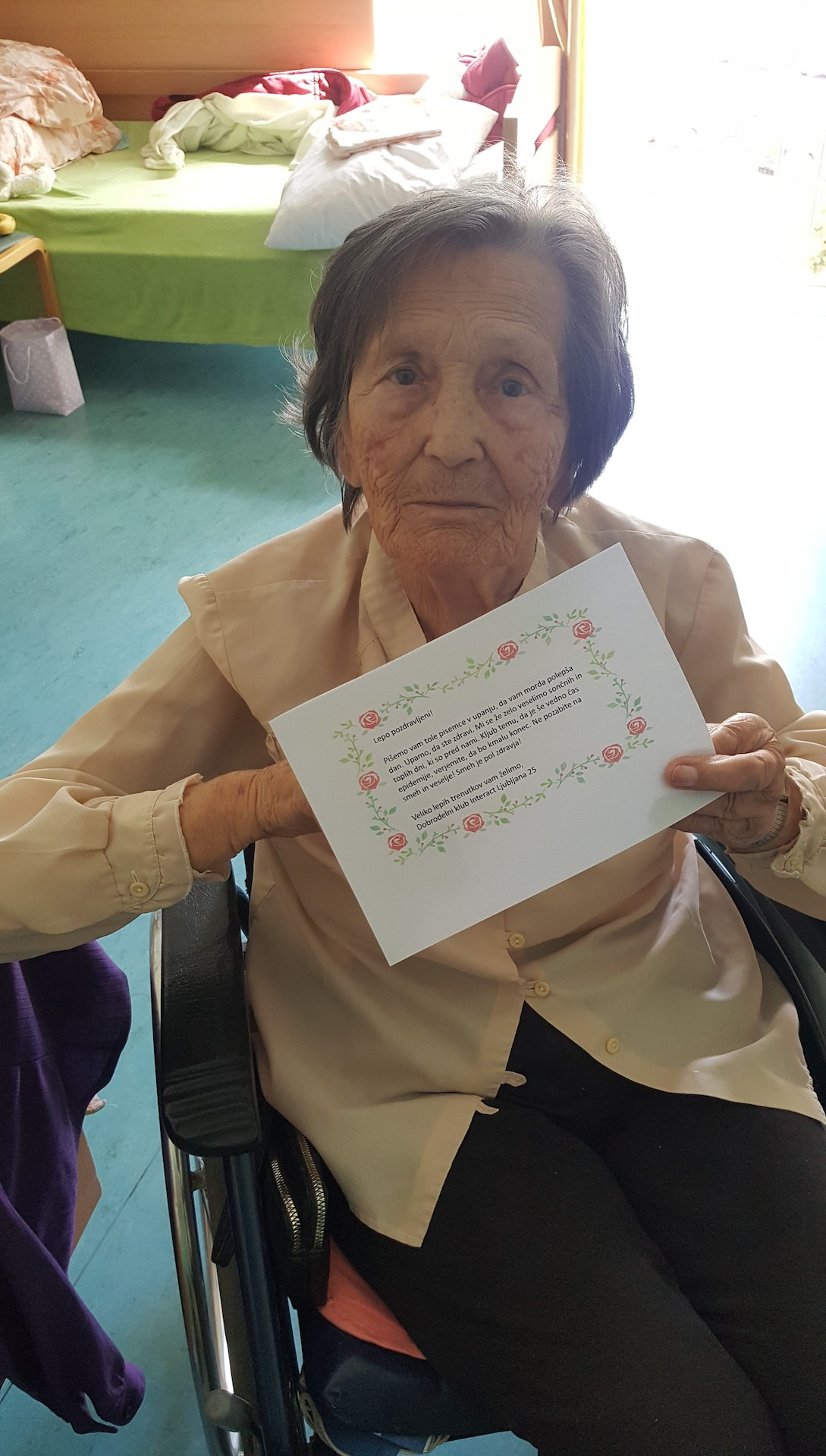 Sto pomladnih žarkov nam je ogrelo srca