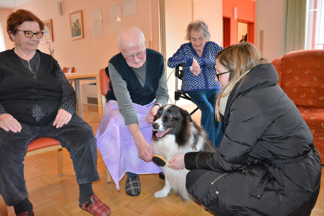 Sunny in Renata na obisku v Pegazovem domu