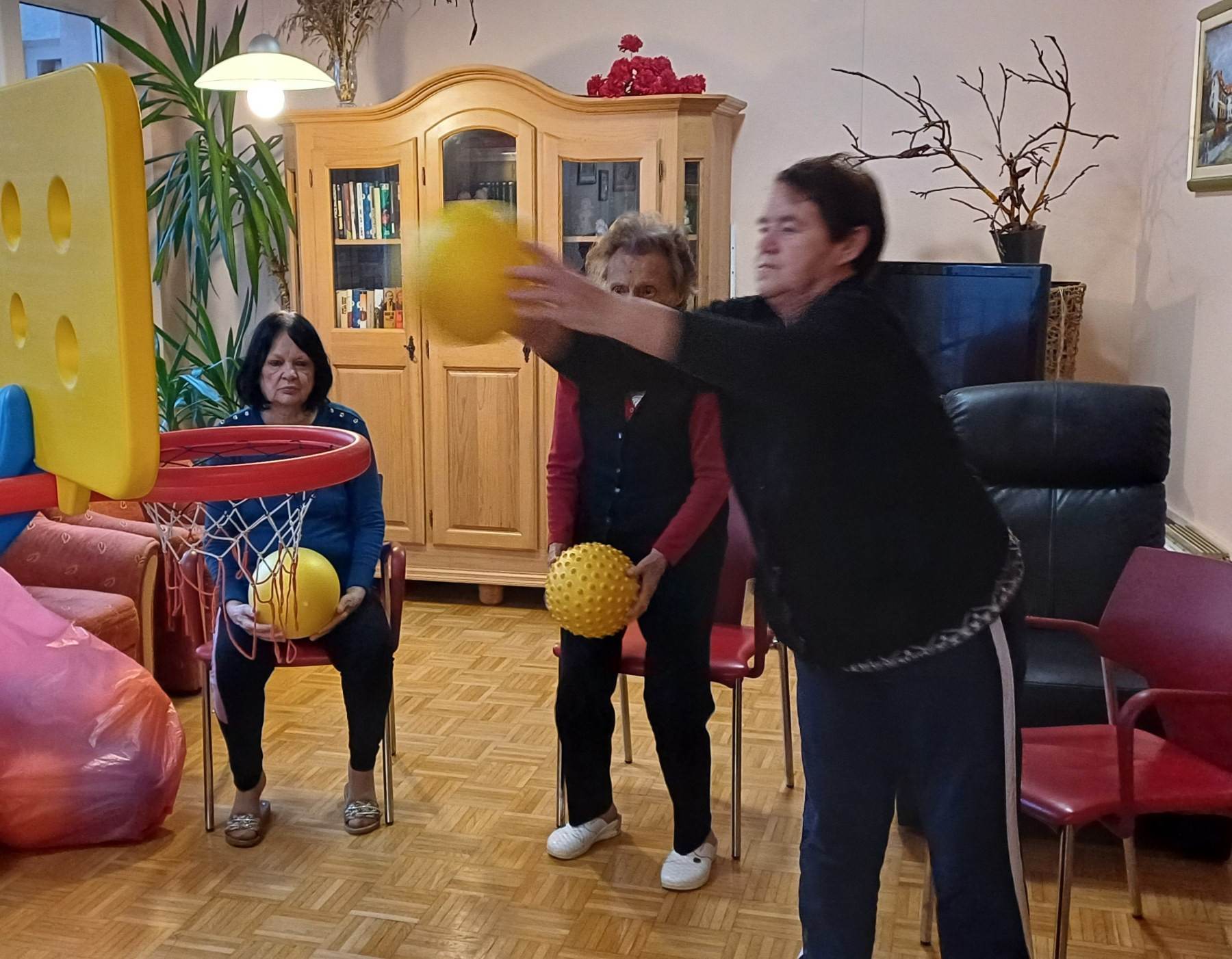 Telovadimo, pojemo in se spominjamo