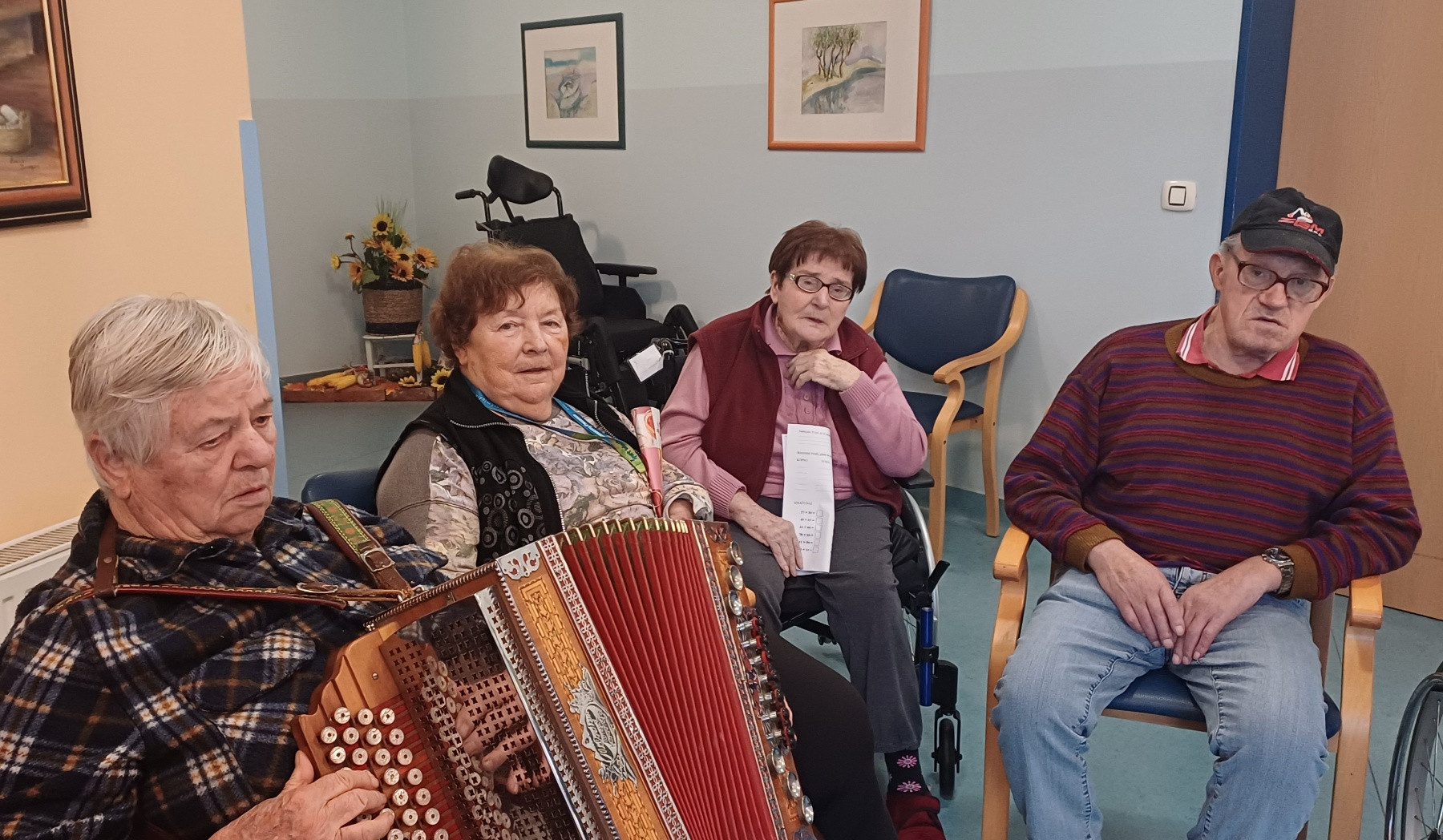 Telovadimo, pojemo in se spominjamo