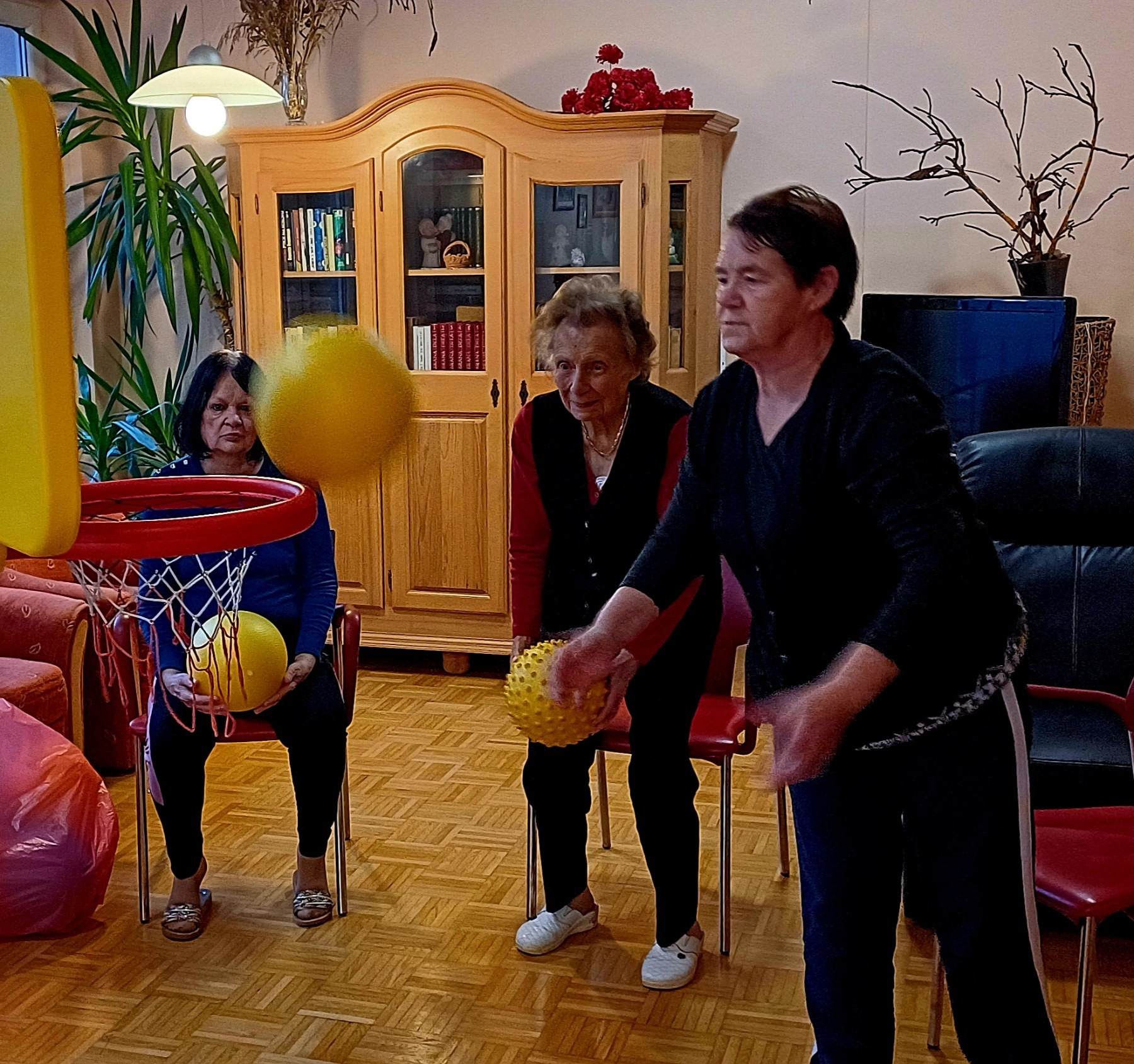 Telovadimo, pojemo in se spominjamo