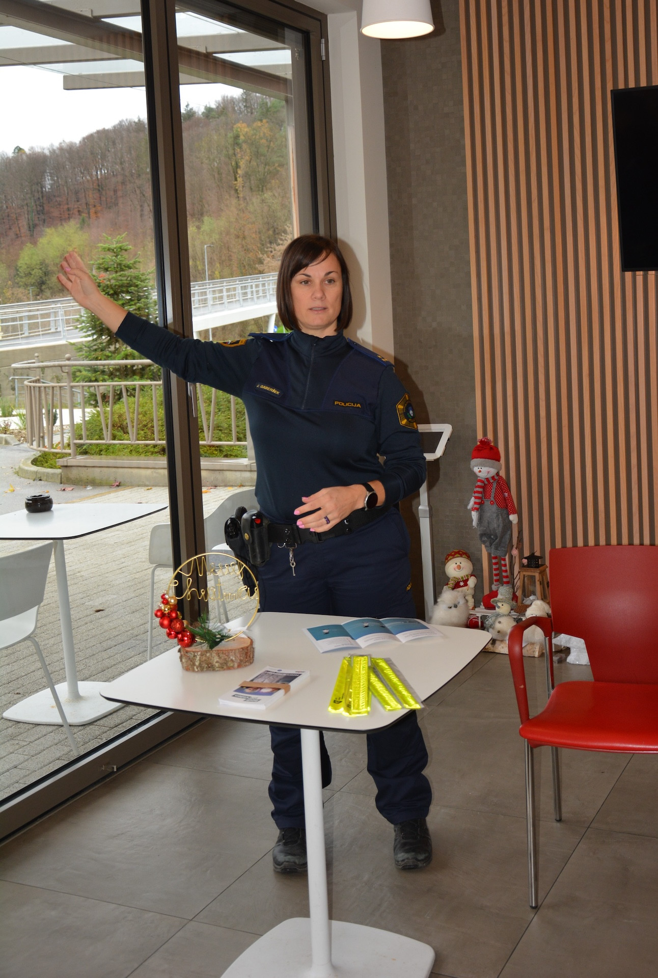 TUDI KOT PEŠČI MORAMO POSKRBETI ZA SVOJO VARNOST