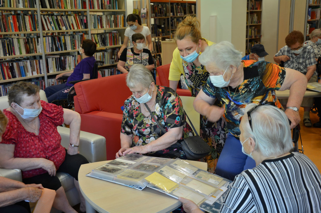 »Ura v knjižnici je prehitro minila«