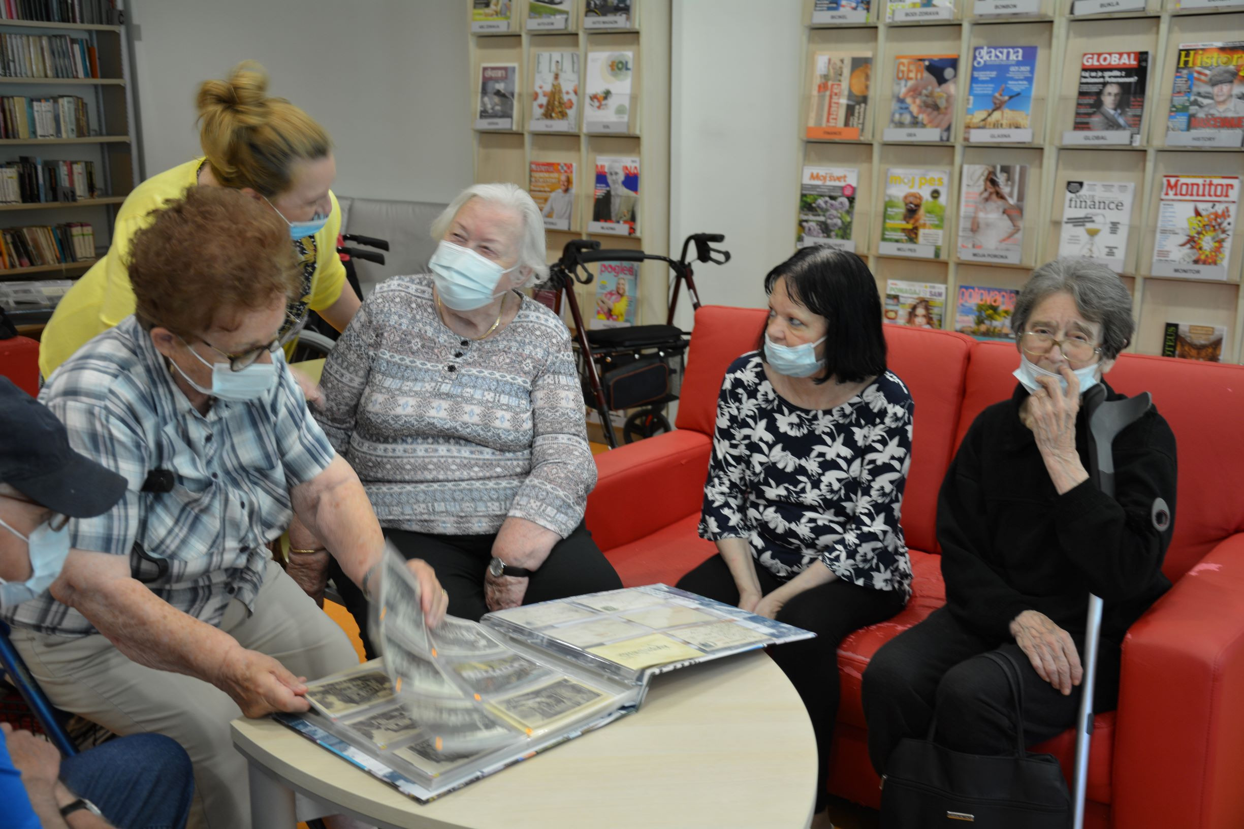 »Ura v knjižnici je prehitro minila«