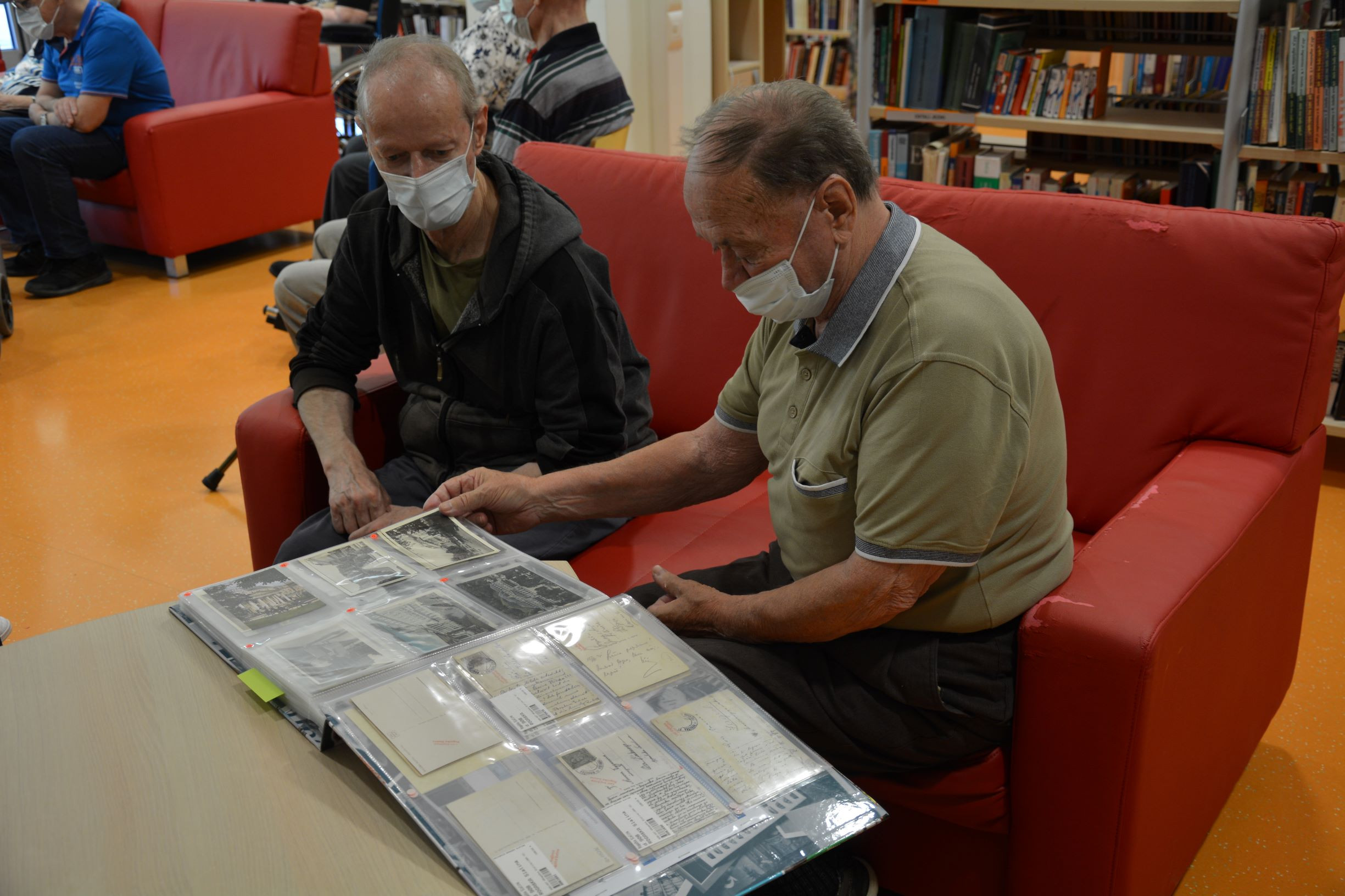 »Ura v knjižnici je prehitro minila«