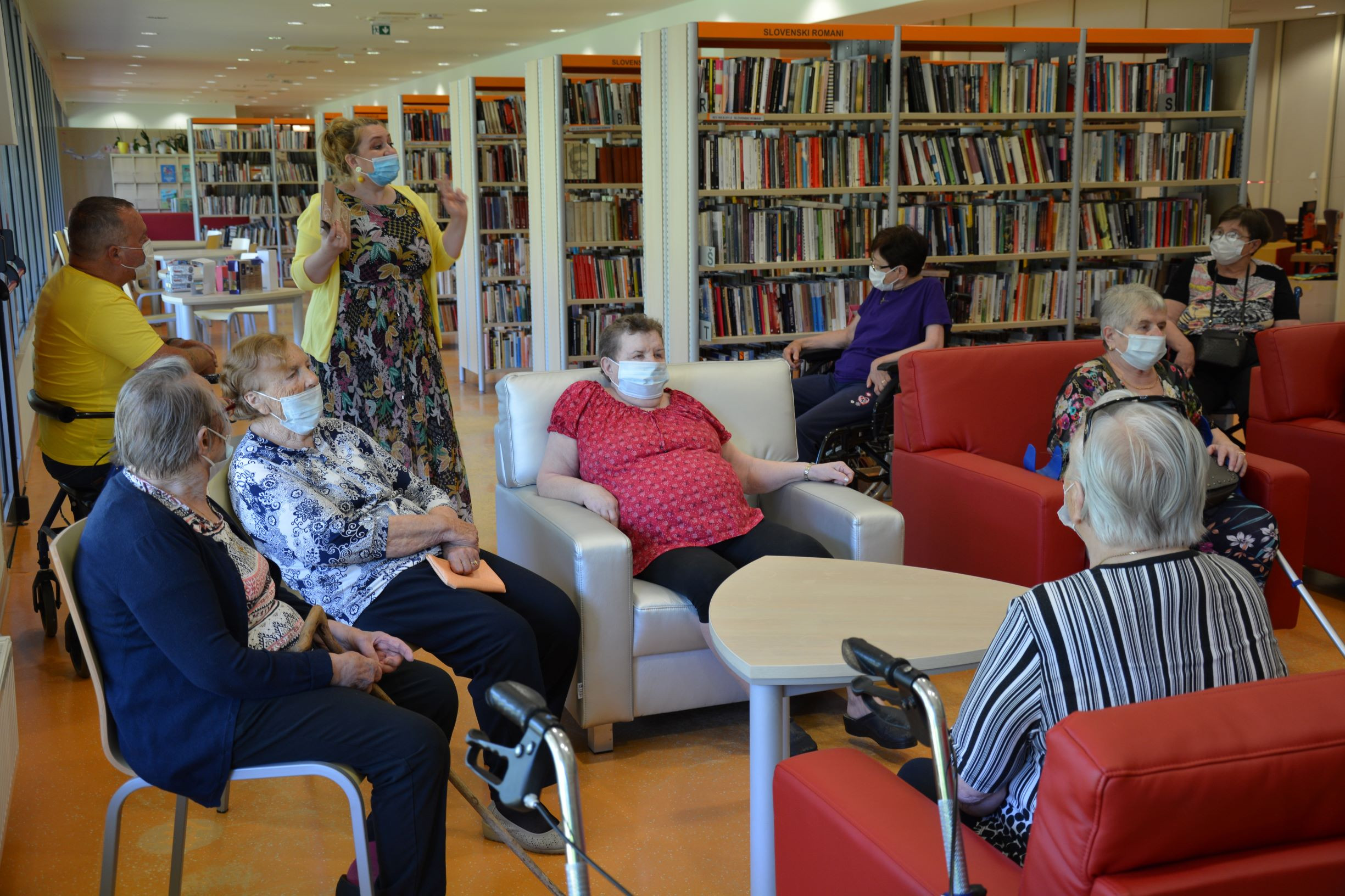 »Ura v knjižnici je prehitro minila«