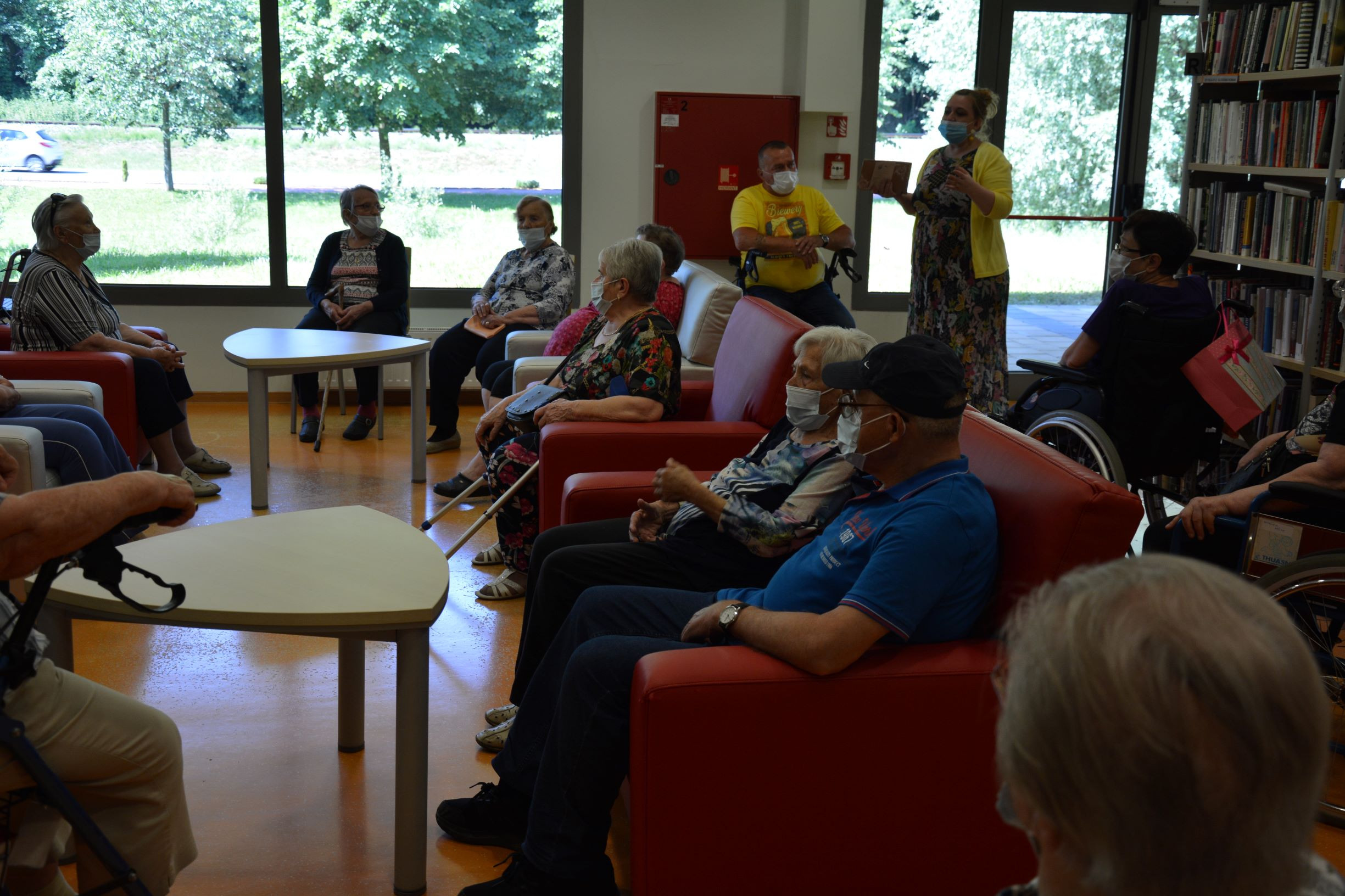 »Ura v knjižnici je prehitro minila«