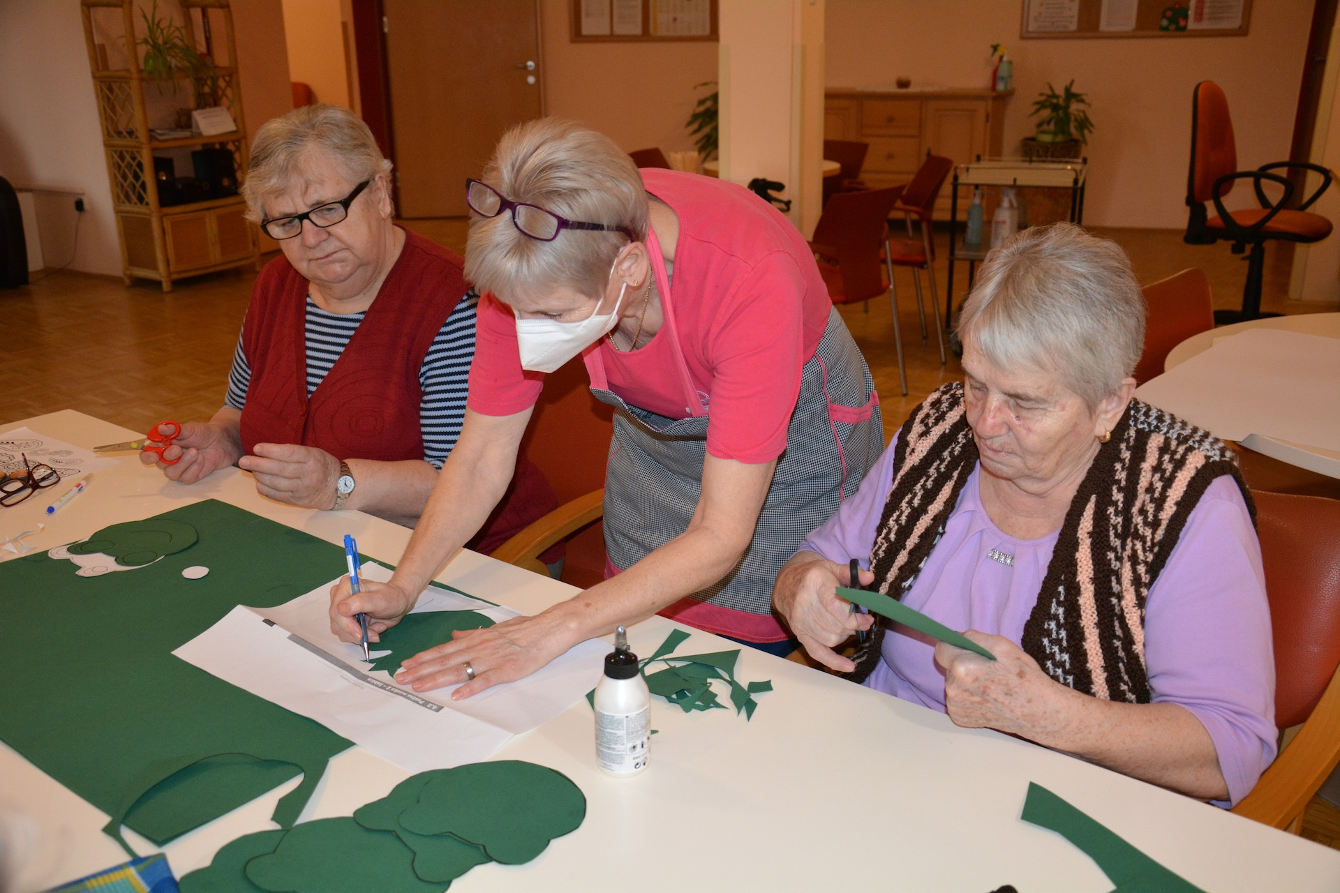 Ustvarjalnost nas povezuje