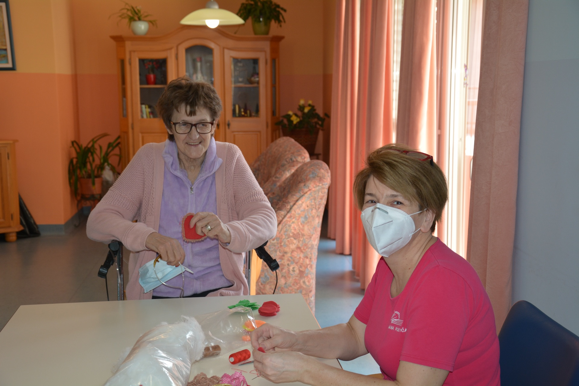 Ustvarjalnost nas povezuje