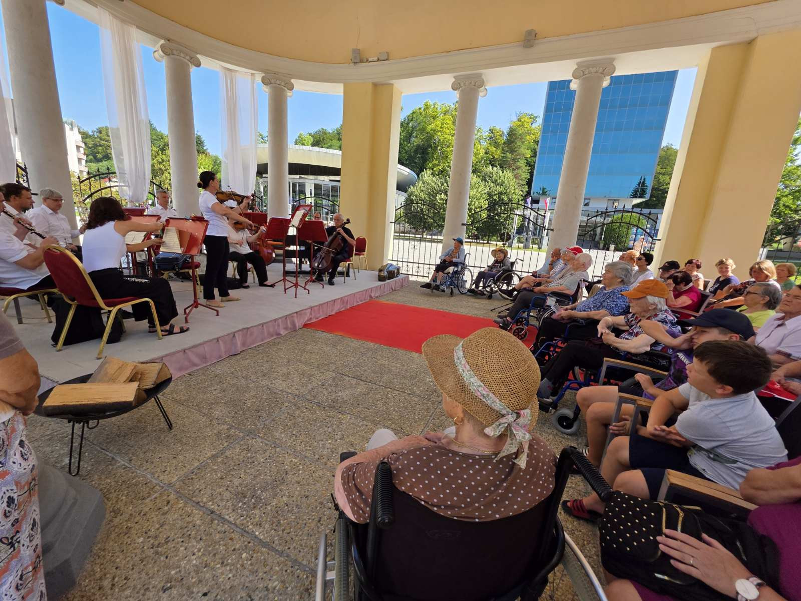 V zdraviliški park na promenadni koncert Musice Camerate