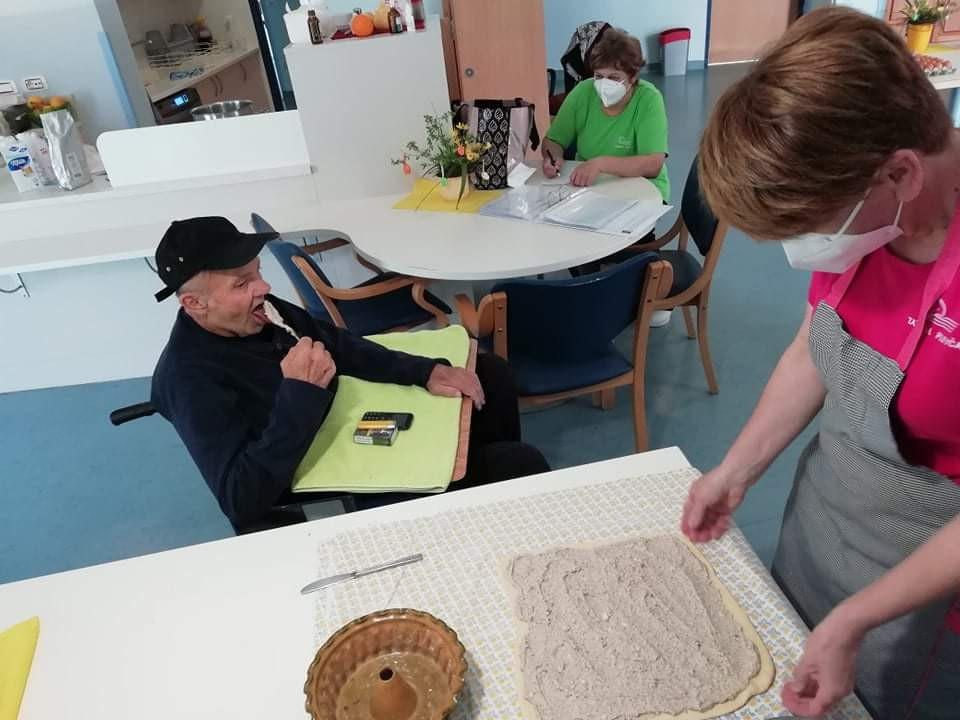 Velikonočna kraljica je orehova potica