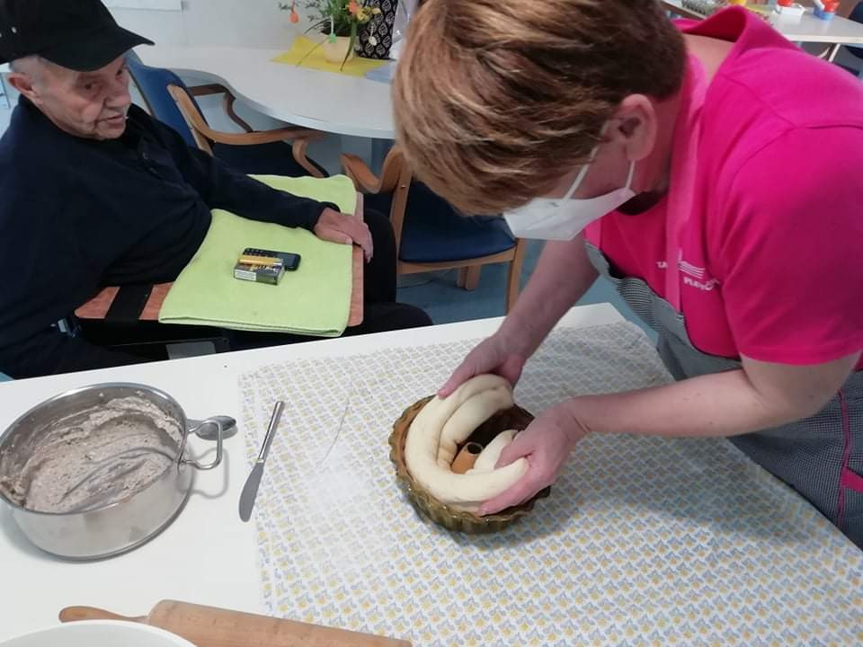 Velikonočna kraljica je orehova potica