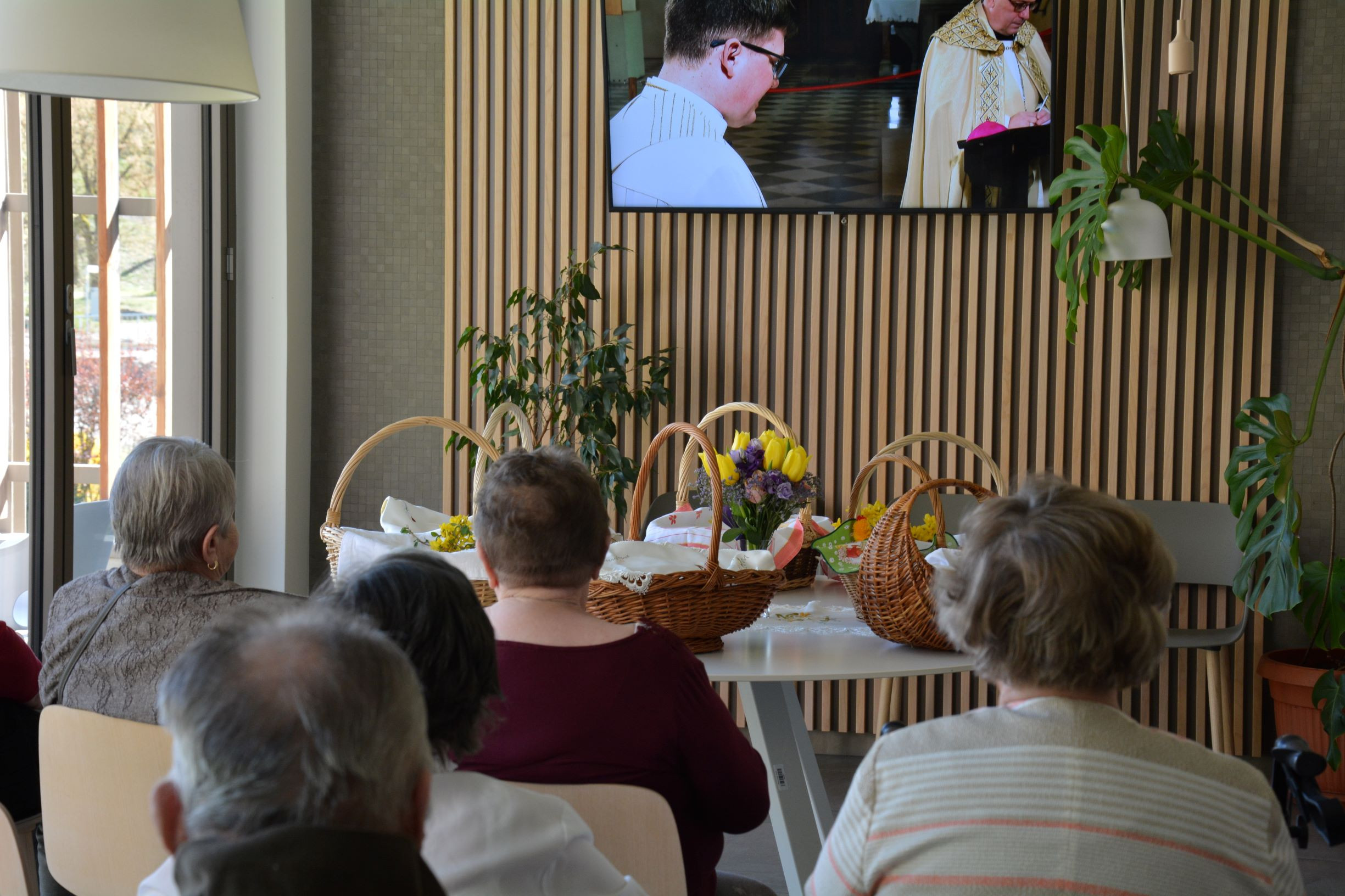 Velikonočna kraljica je orehova potica