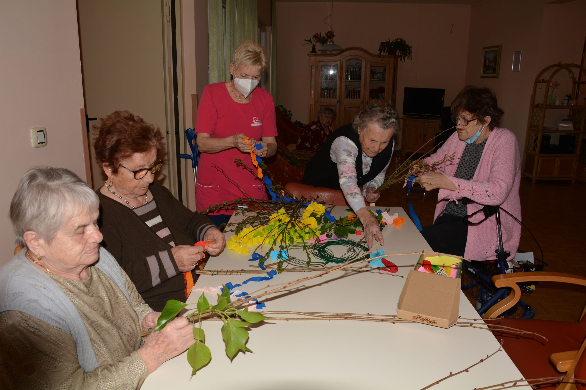 Velikonočne dekoracije in butare