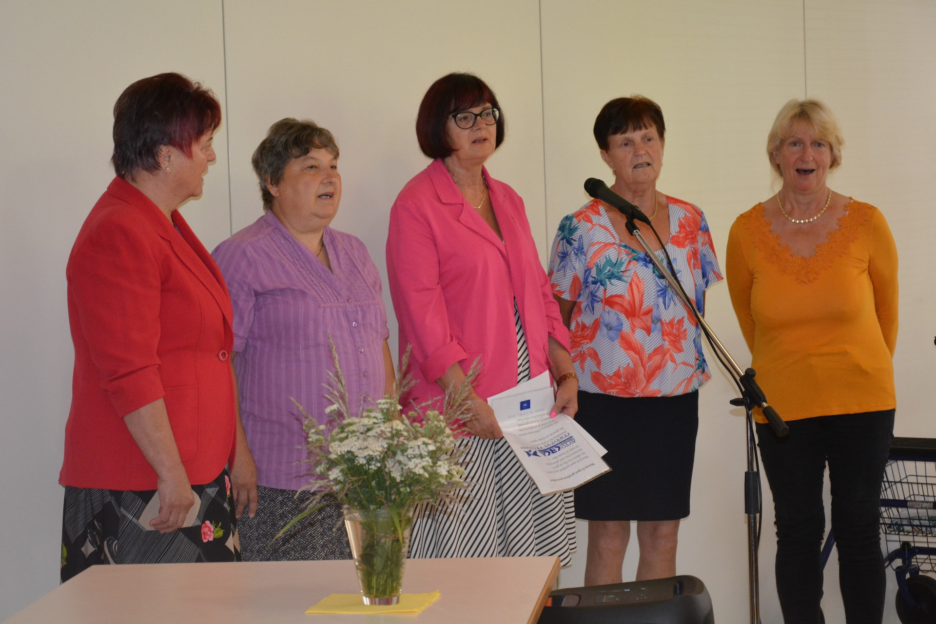 Veseli četrtek z Gmajnarji in Klepetuljami