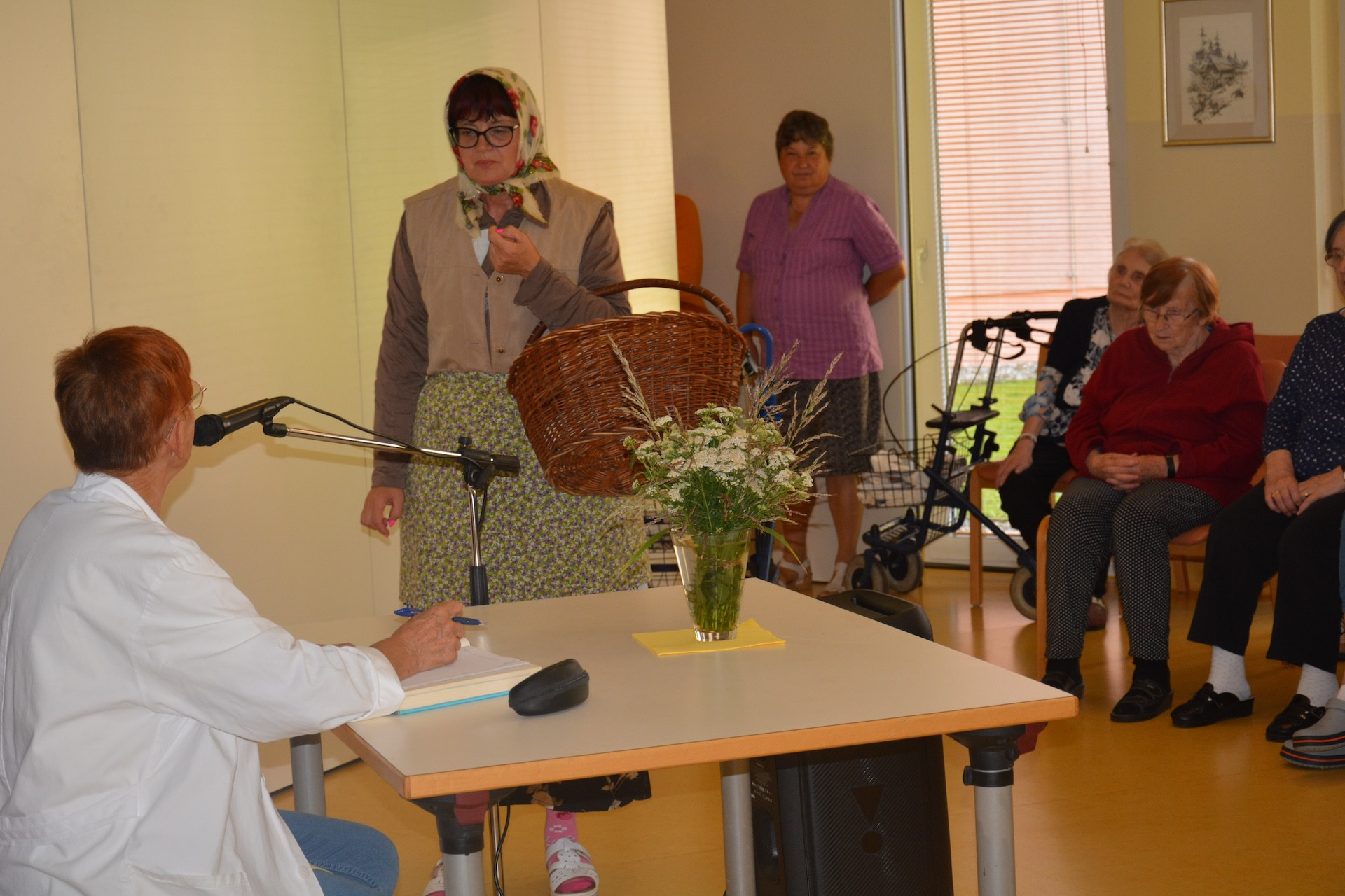 Veseli četrtek z Gmajnarji in Klepetuljami