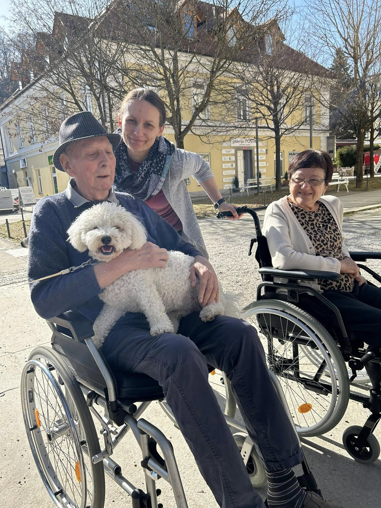 Veseli, nasmejani, MI