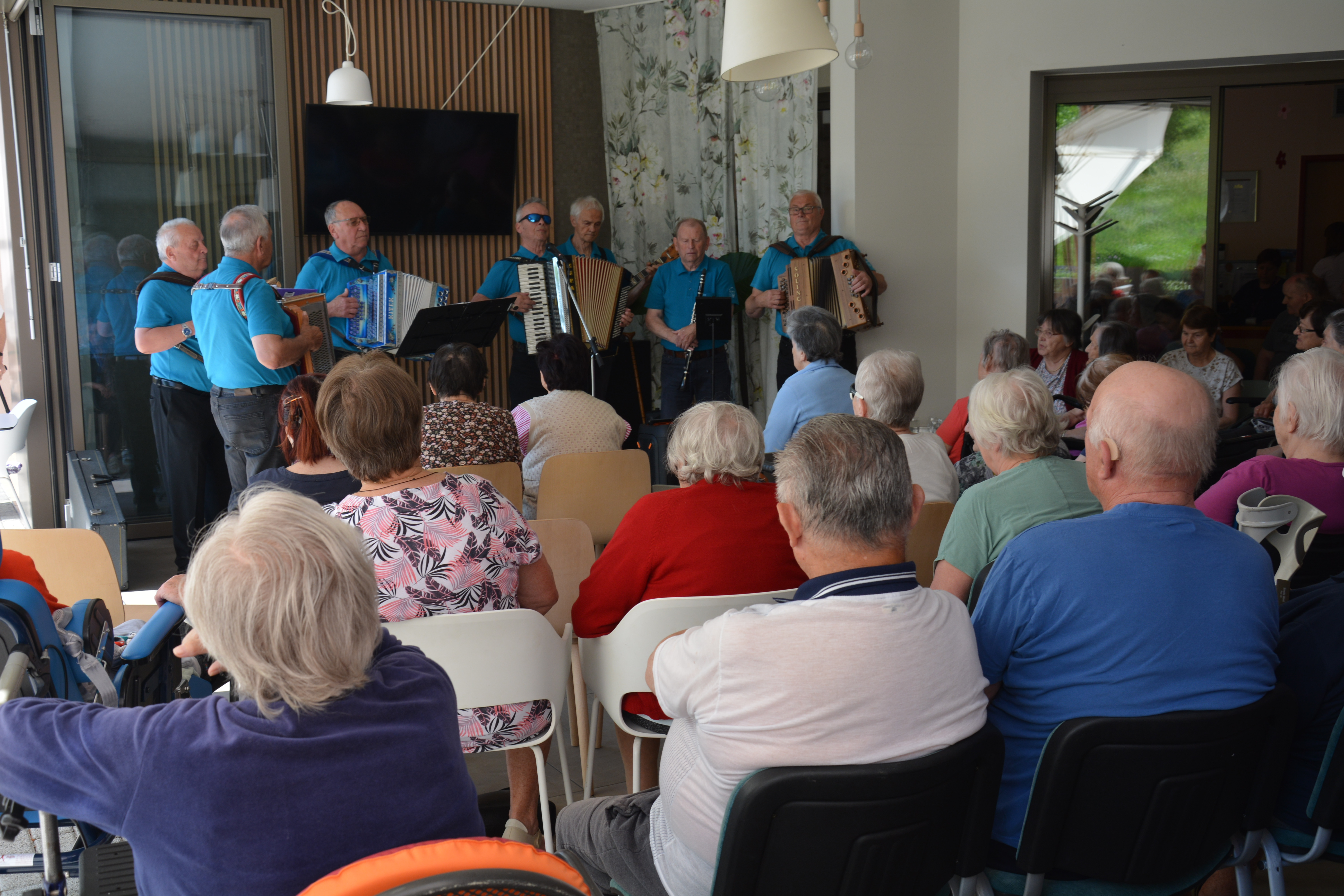 Veselica z ansamblom Vingosi