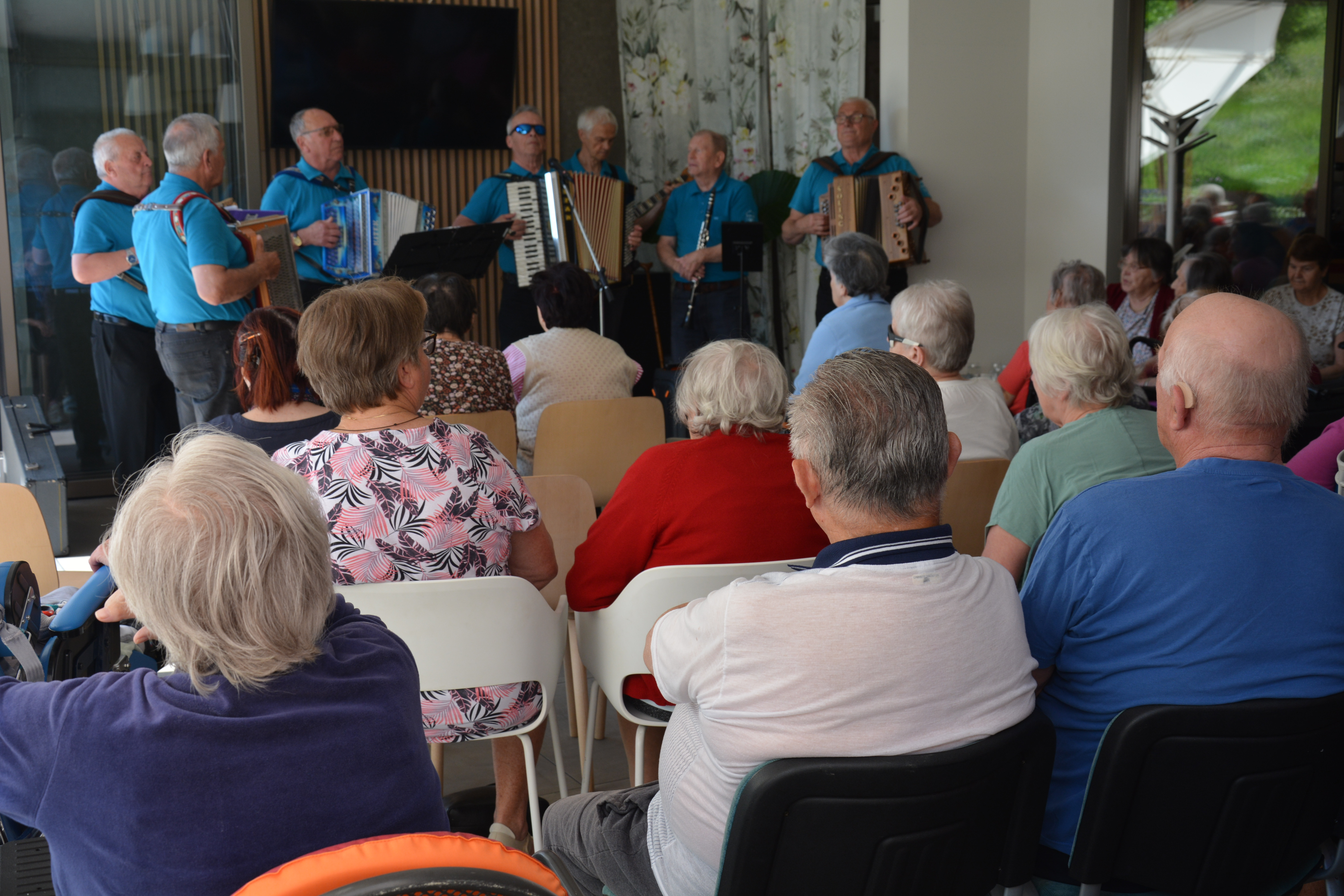 Veselica z ansamblom Vingosi