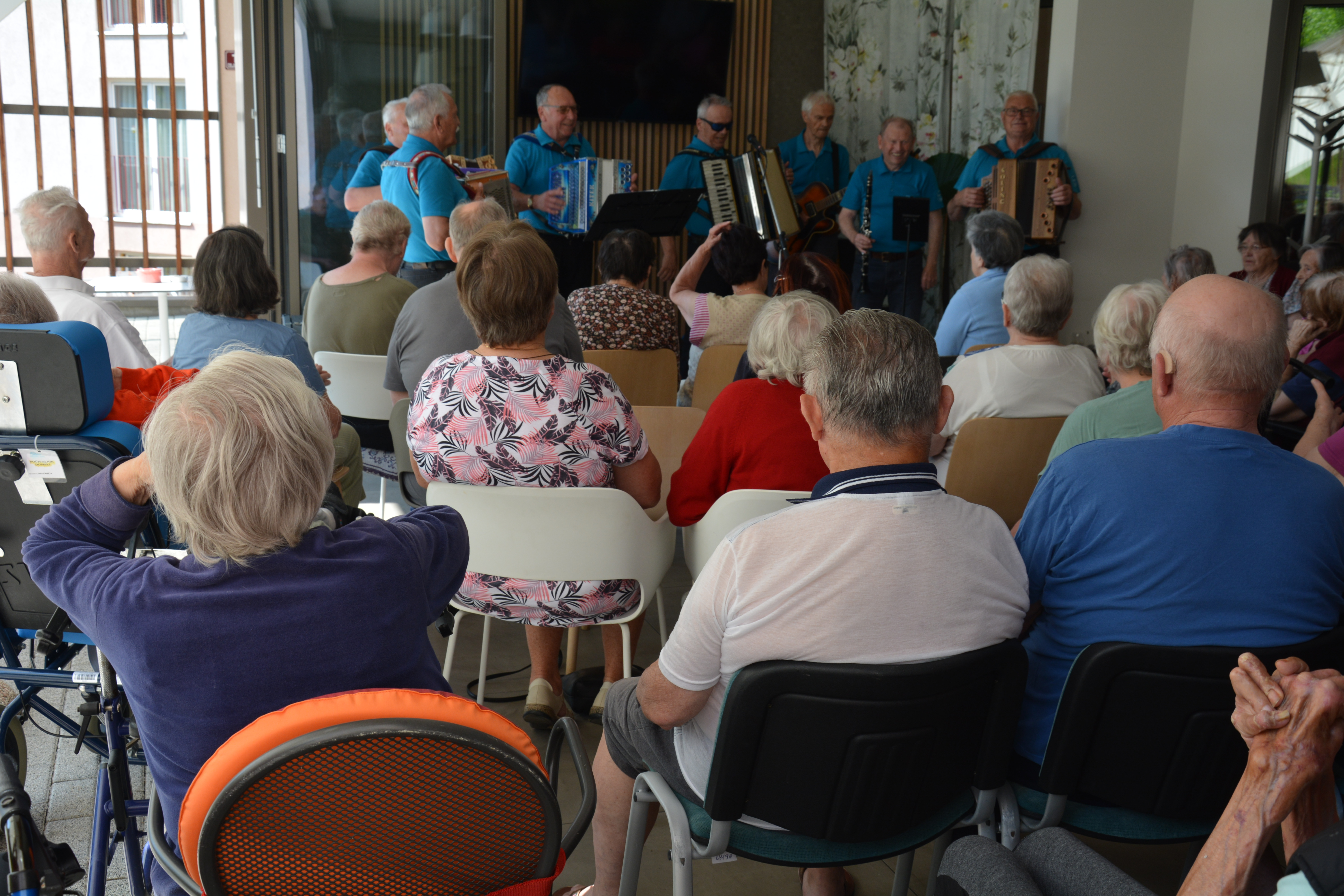 Veselica z ansamblom Vingosi