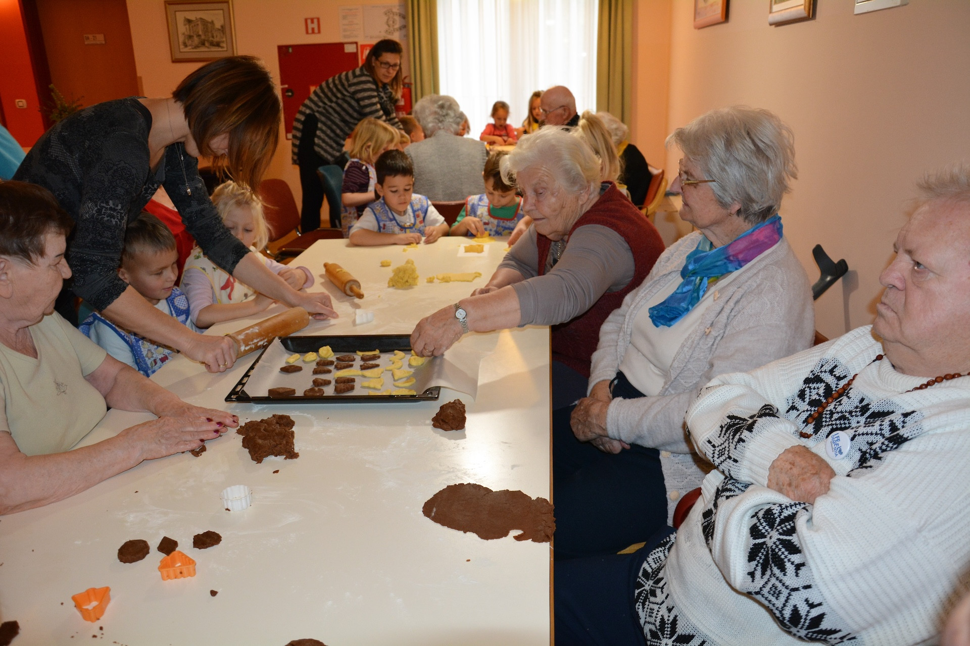 Veselo druženje ob peki keksov